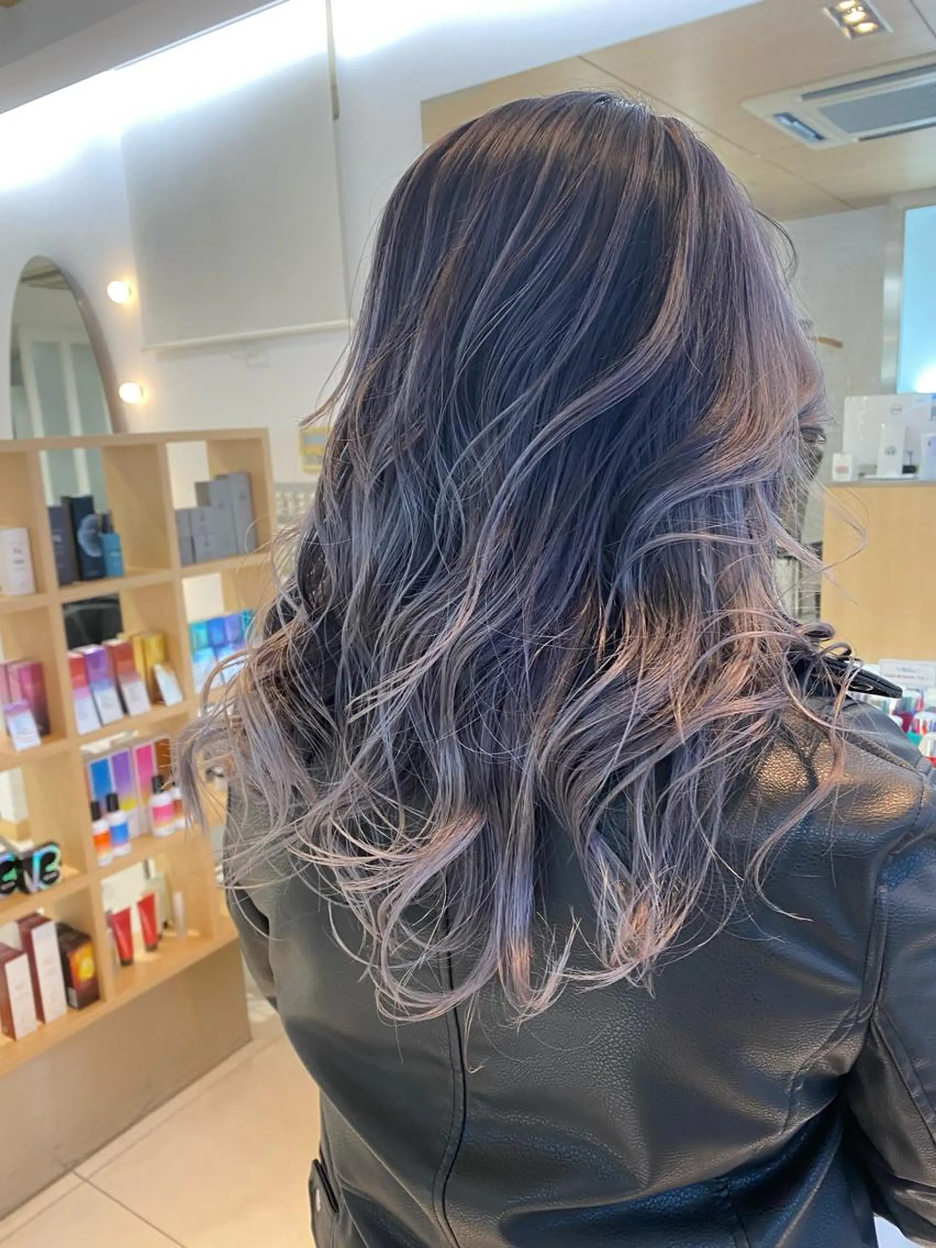 ロング カラー バレイヤージュ ブリーチ イルミナカラー レイヤーカット ヘアカラー 🍀透明感抜群🍀/ ハイトーンカラーのヘアスタイル