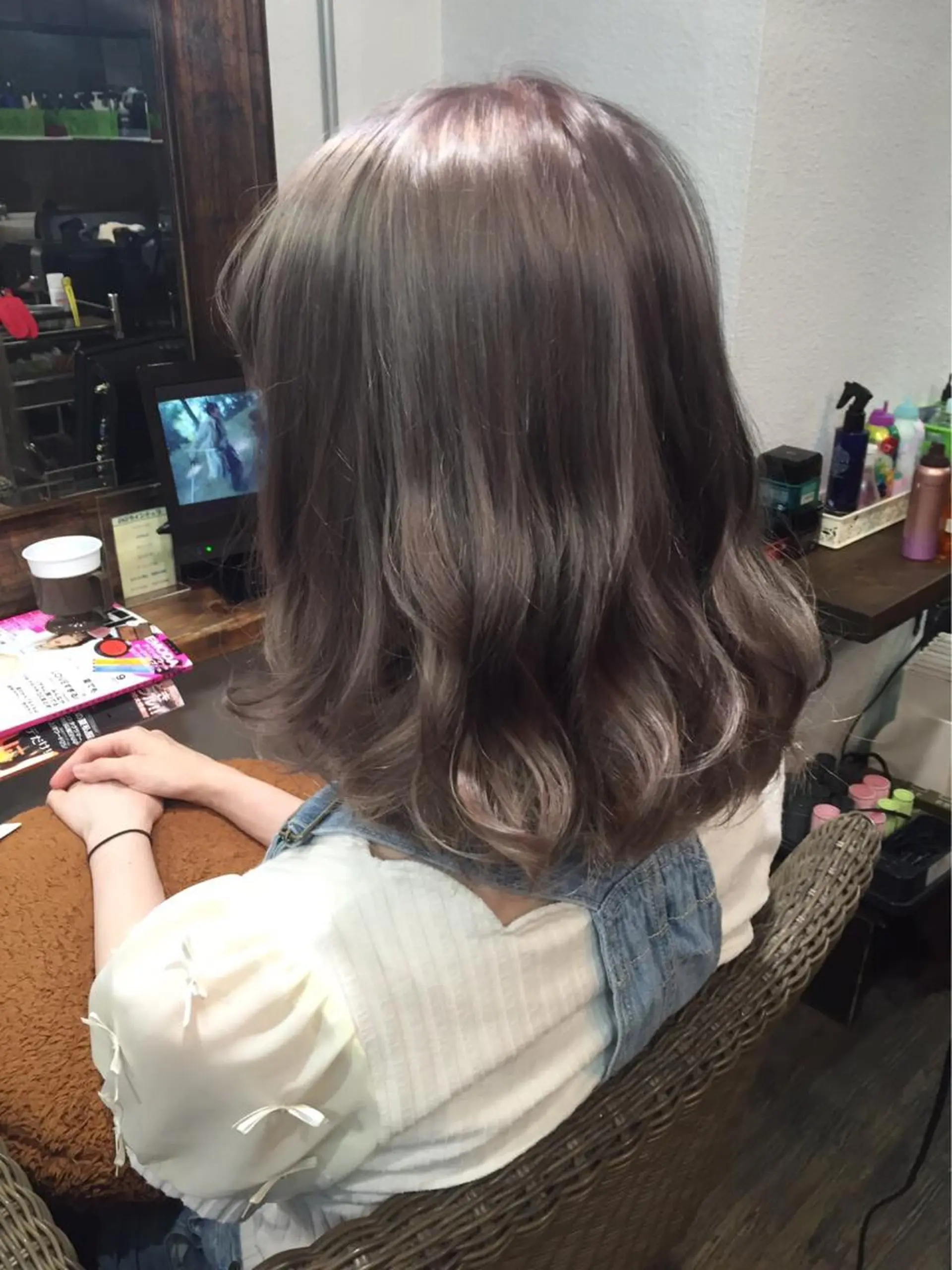 ミディアム セミロング カラー グレージュ 外国人風カラー LA KING GINZA TOKYO所属・🧡ショートの達人 🧡SHOのヘアスタイル