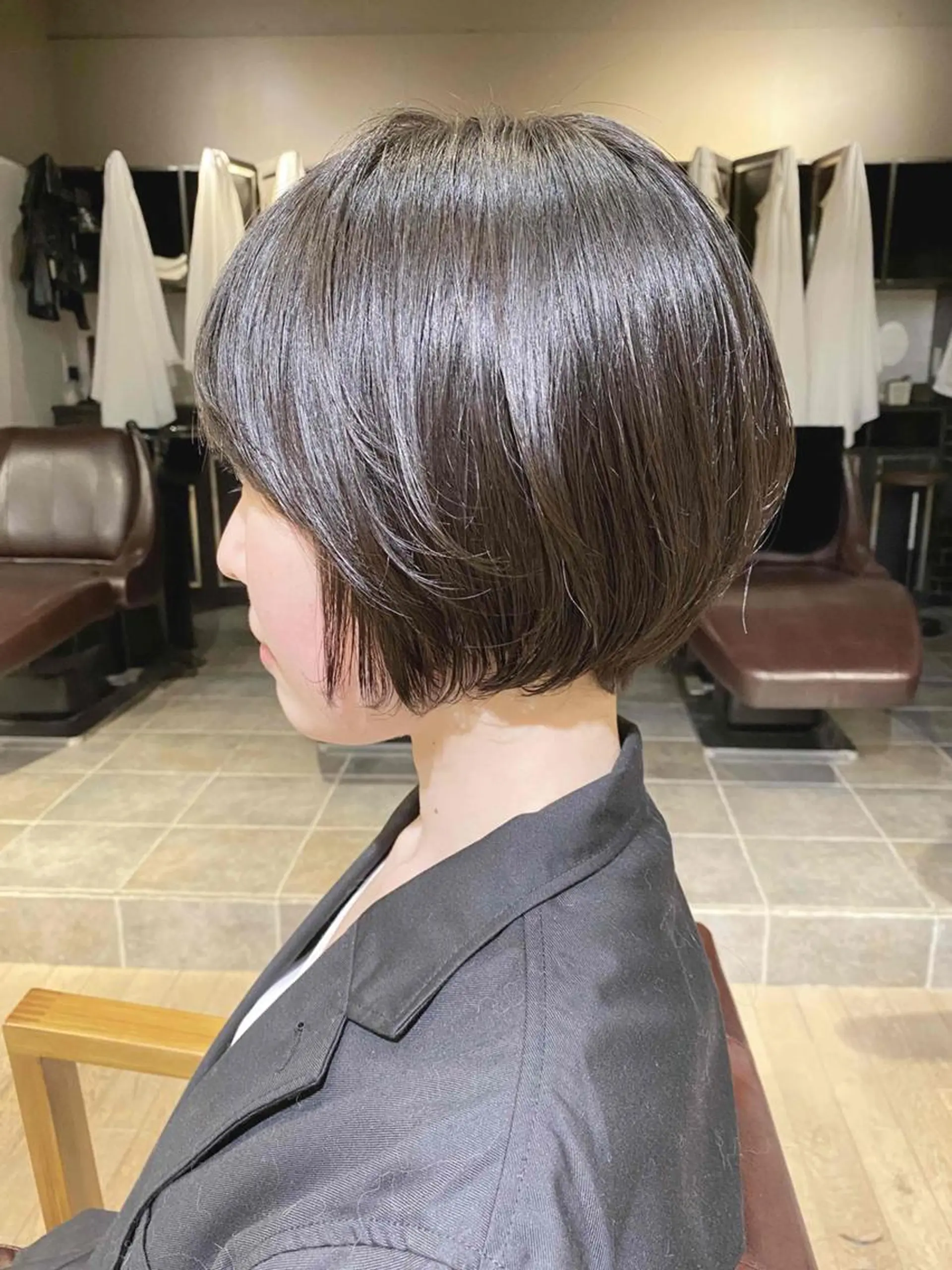 ショート カラー ショートボブ 丸みショート アッシュ ベージュカラー 黒髪 前田 裕介のヘアスタイル