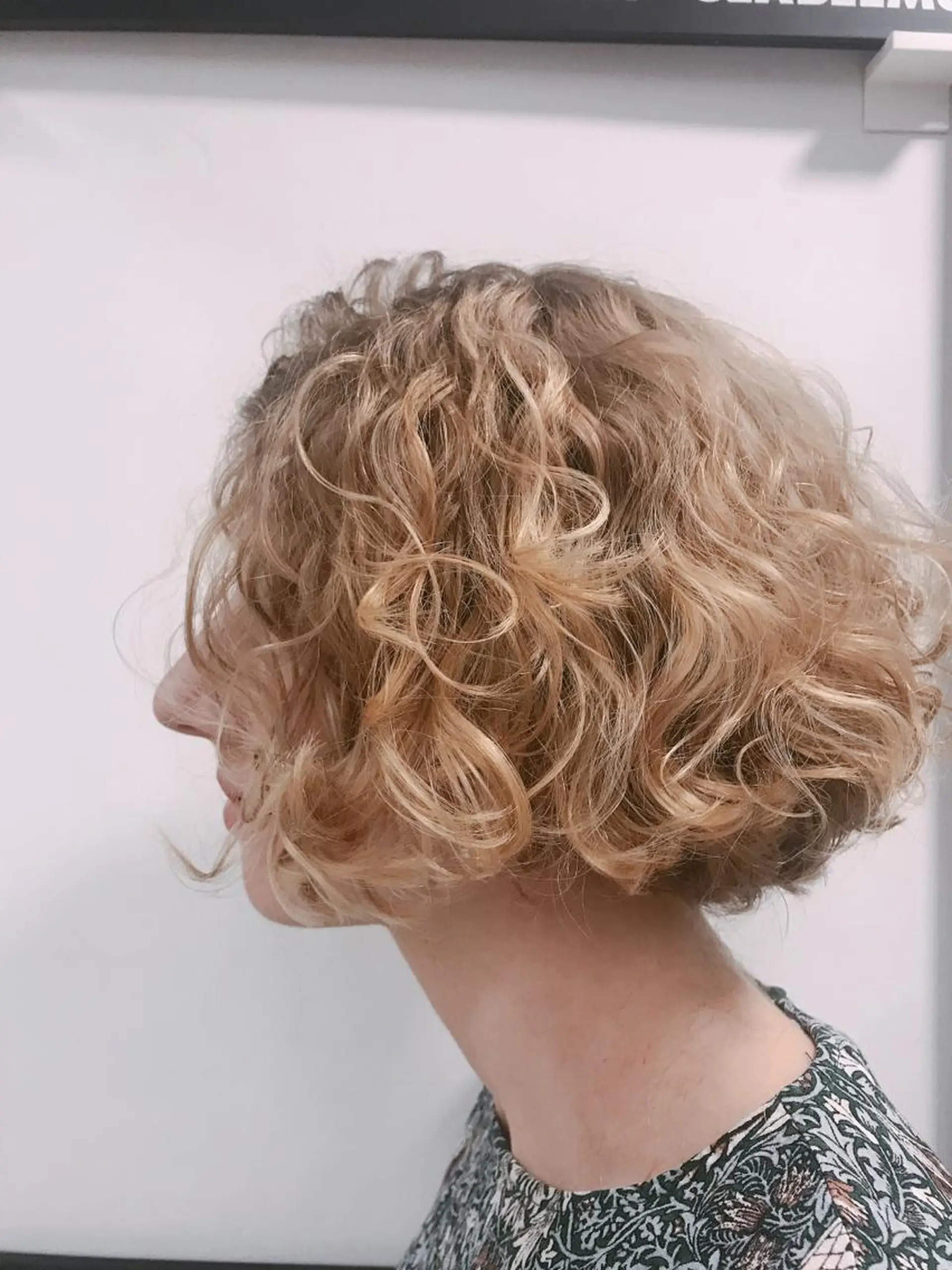 ミディアム カラー パーマ ハイライトカラー ハイライト 江崎 わか子のヘアスタイル