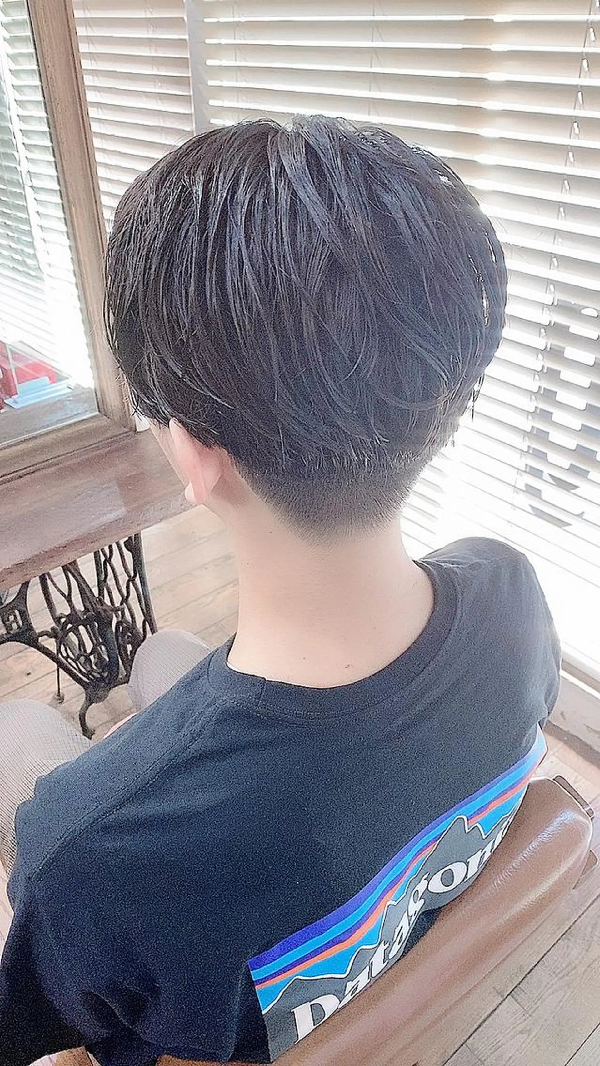 ショート メンズ センターパート マッシュ 刈り上げ 國分 伸也のヘアスタイル