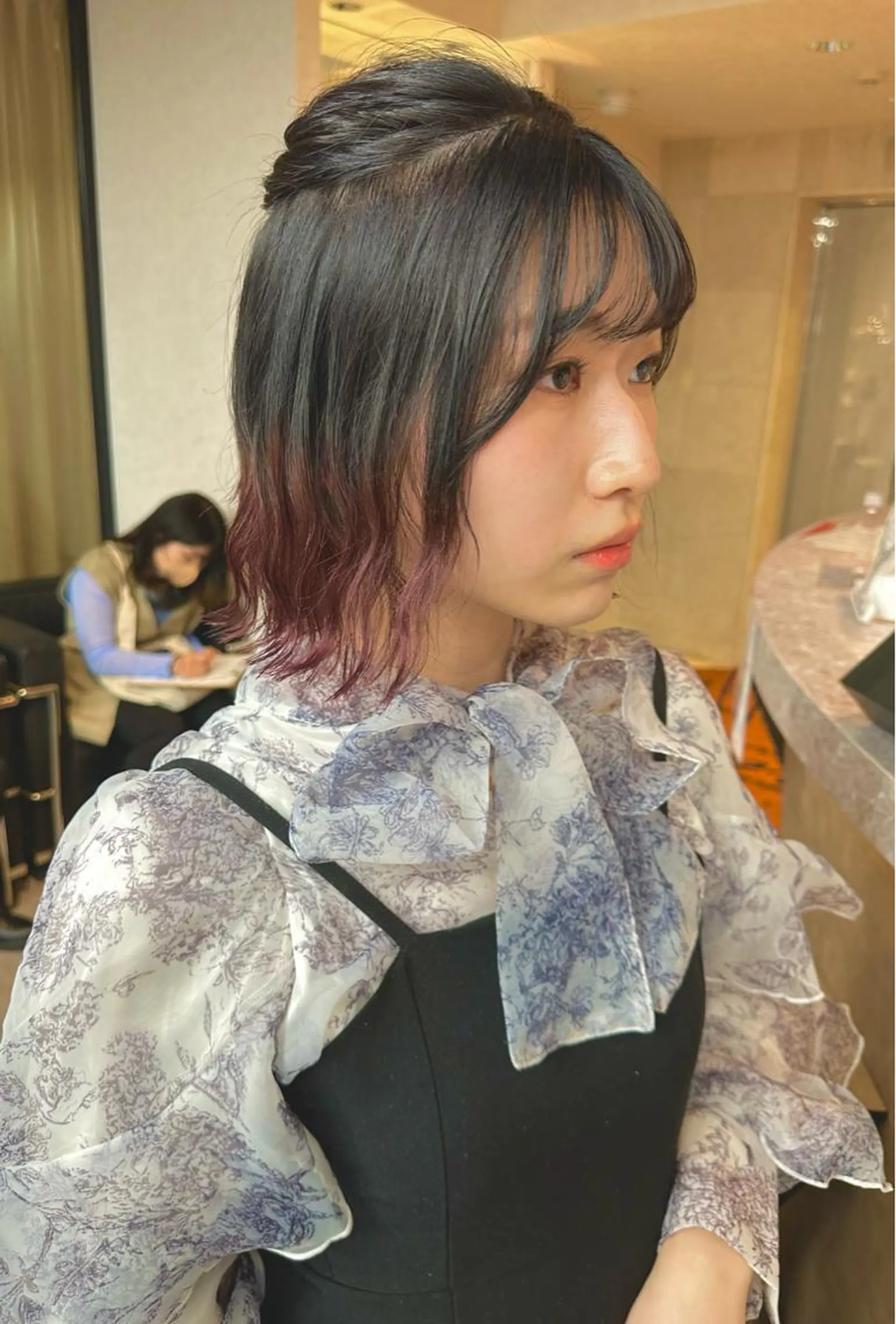 ショート カラー パーマ ヘアアレンジ デザインカラー ウルフとハイトーン みっちー✂️のヘアスタイル