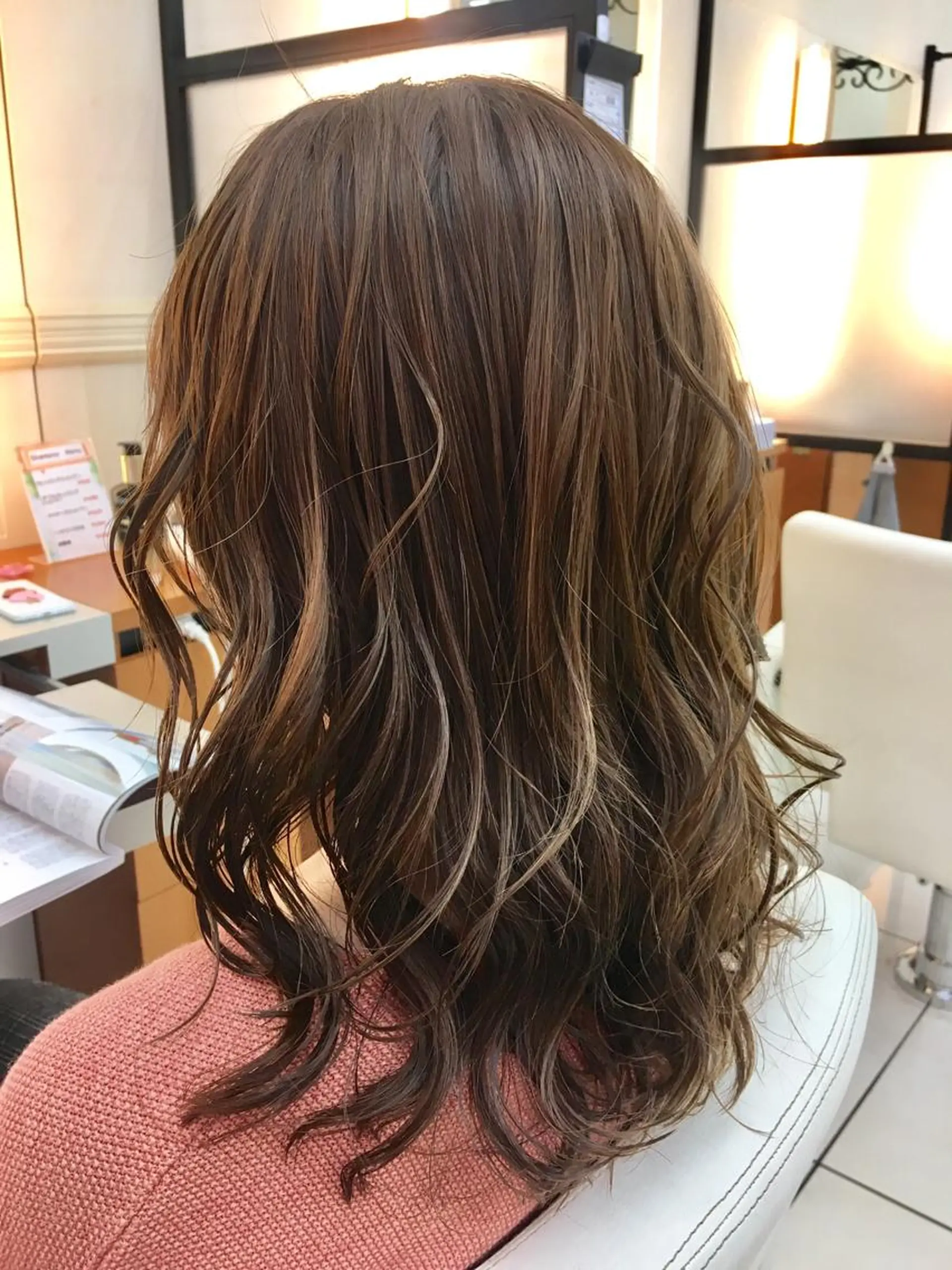 ミディアム カラー ミディアムパーマ ベージュカラー イルミナカラー ピンクカラー ピンクベージュ カット ヘアカラー トリートメント N° jillva ♦️川端裕司♦️のヘアスタイル