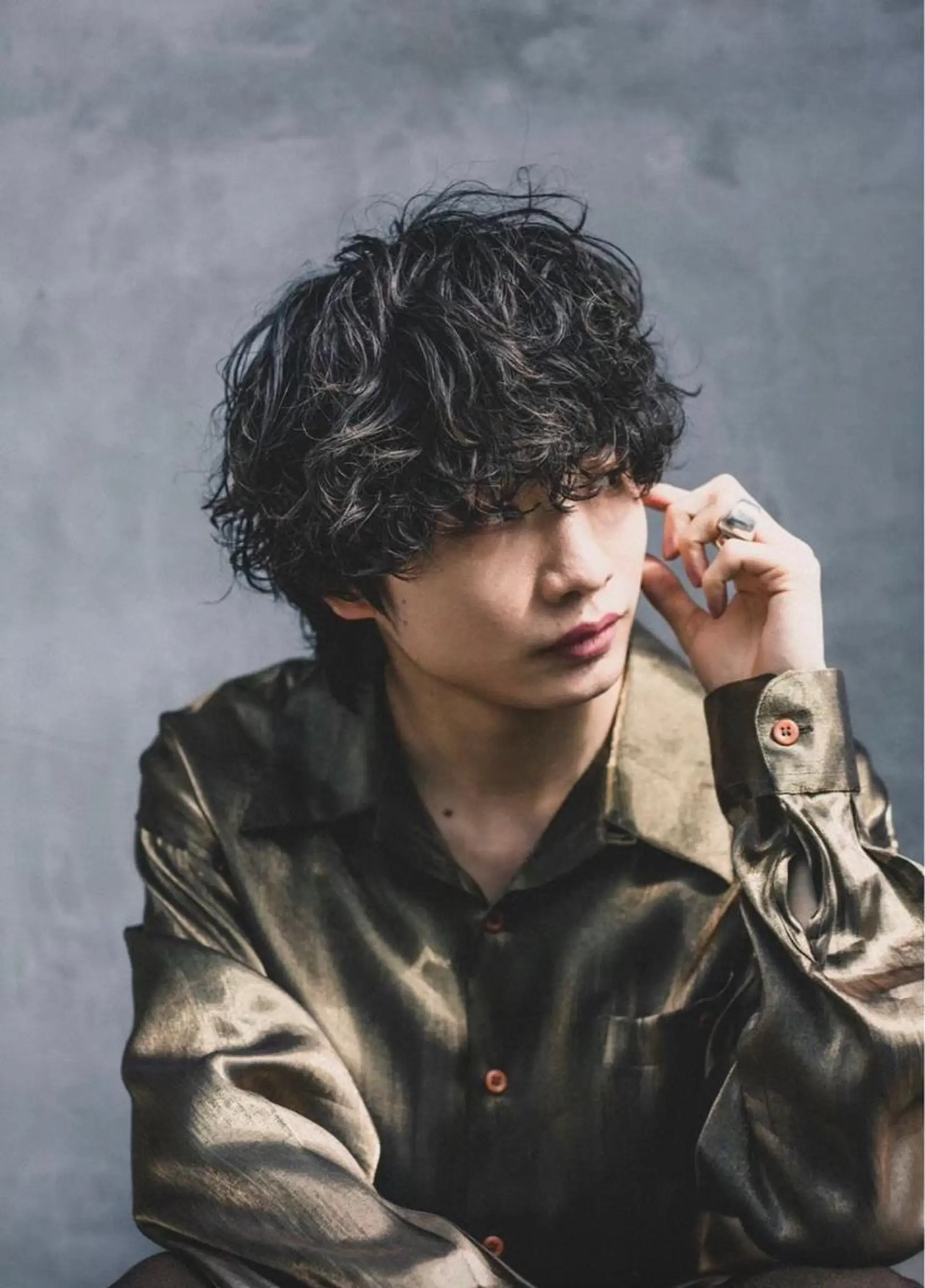 ミディアム パーマ ヘアアレンジ ミディアムパーマ アッシュ アッシュグレー アッシュグレージュ ミストバング カット パーマ トリートメント 似合わせヘア💎 Ÿutóのヘアスタイル
