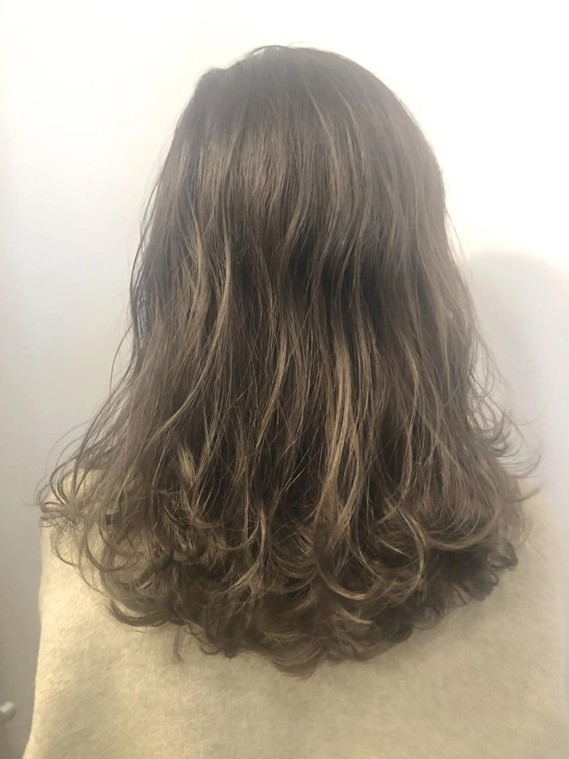 ミディアム カラー 岡田 拓也のヘアスタイル