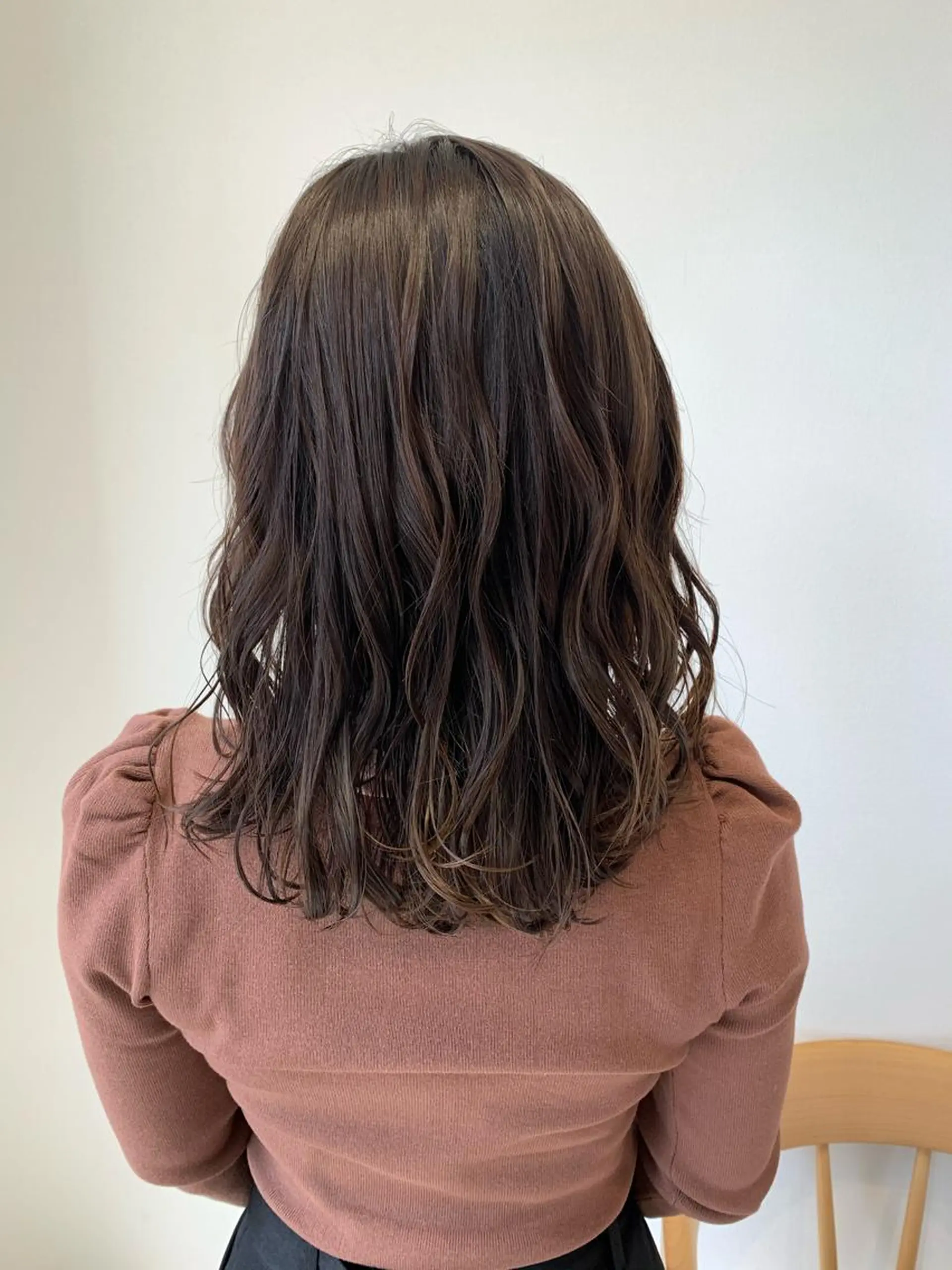 セミロング カラー 島袋 ナオユキのヘアスタイル