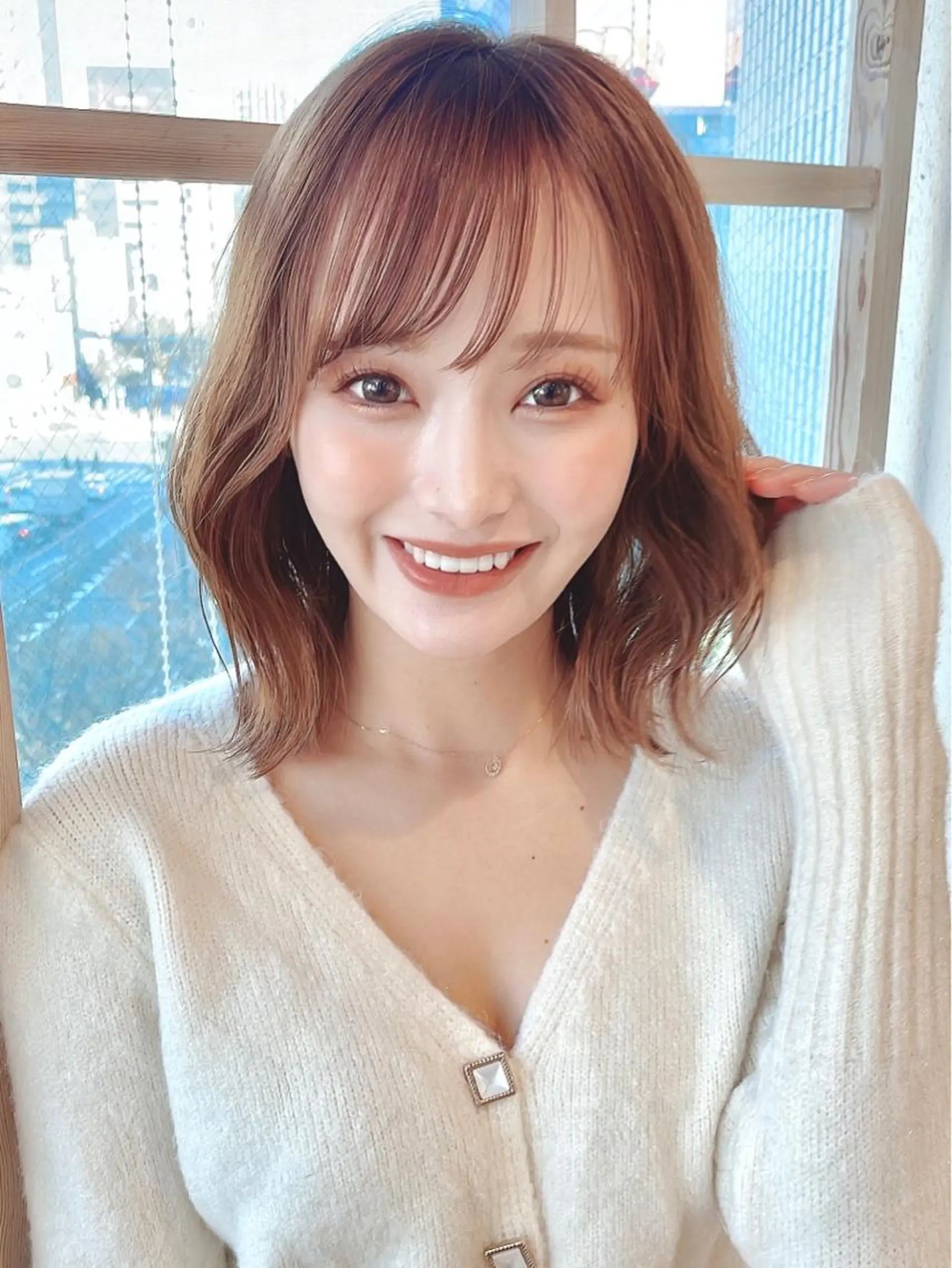 ミディアム 切りっぱなしボブ ショートボブ アッシュ ボブ くびれヘア ヘアカラー トリートメント 市原 大翼のヘアスタイル