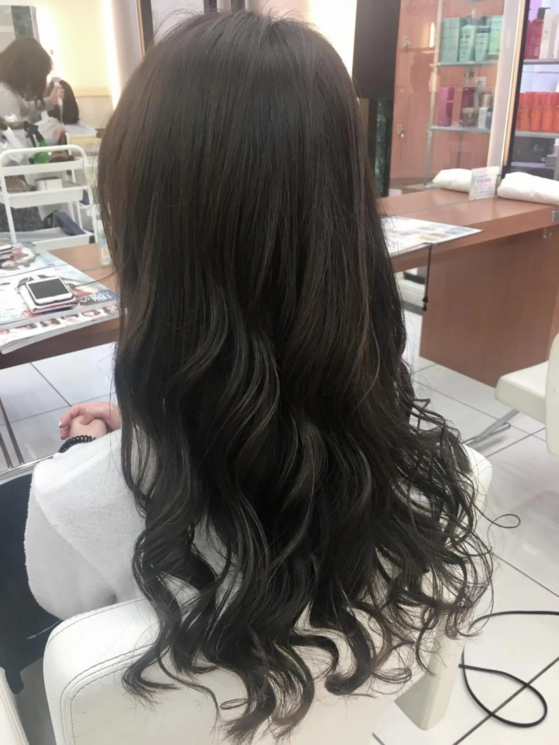 ロング カラー グレージュ イルミナカラー トリートメント カット ヘアカラー トリートメント ブリーチ/バレイヤ ージュ川端裕司のヘアスタイル