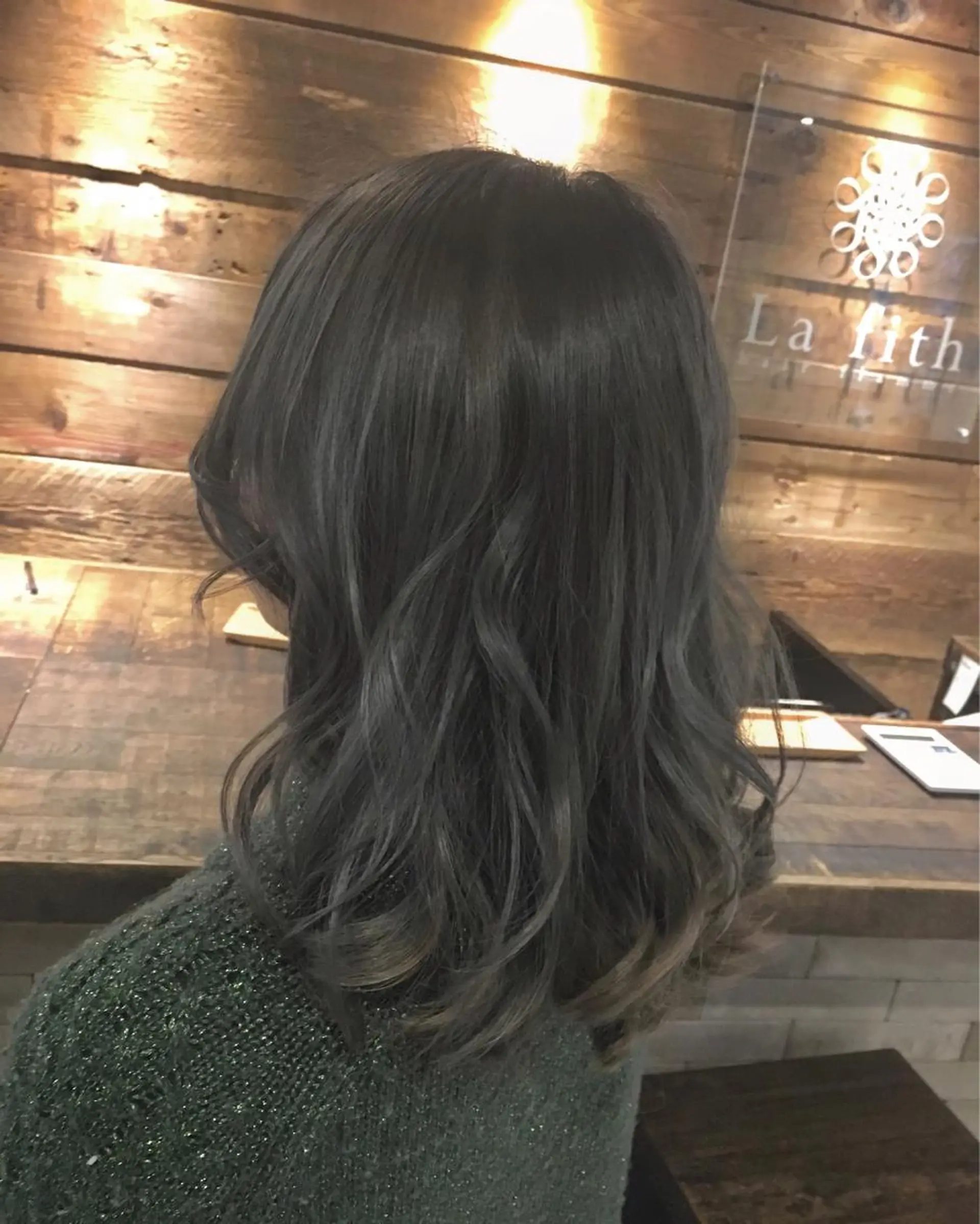 ミディアム カラー アッシュ シルバー シルバーアッシュ ハイトーン×髪質改善 KENTAのヘアスタイル