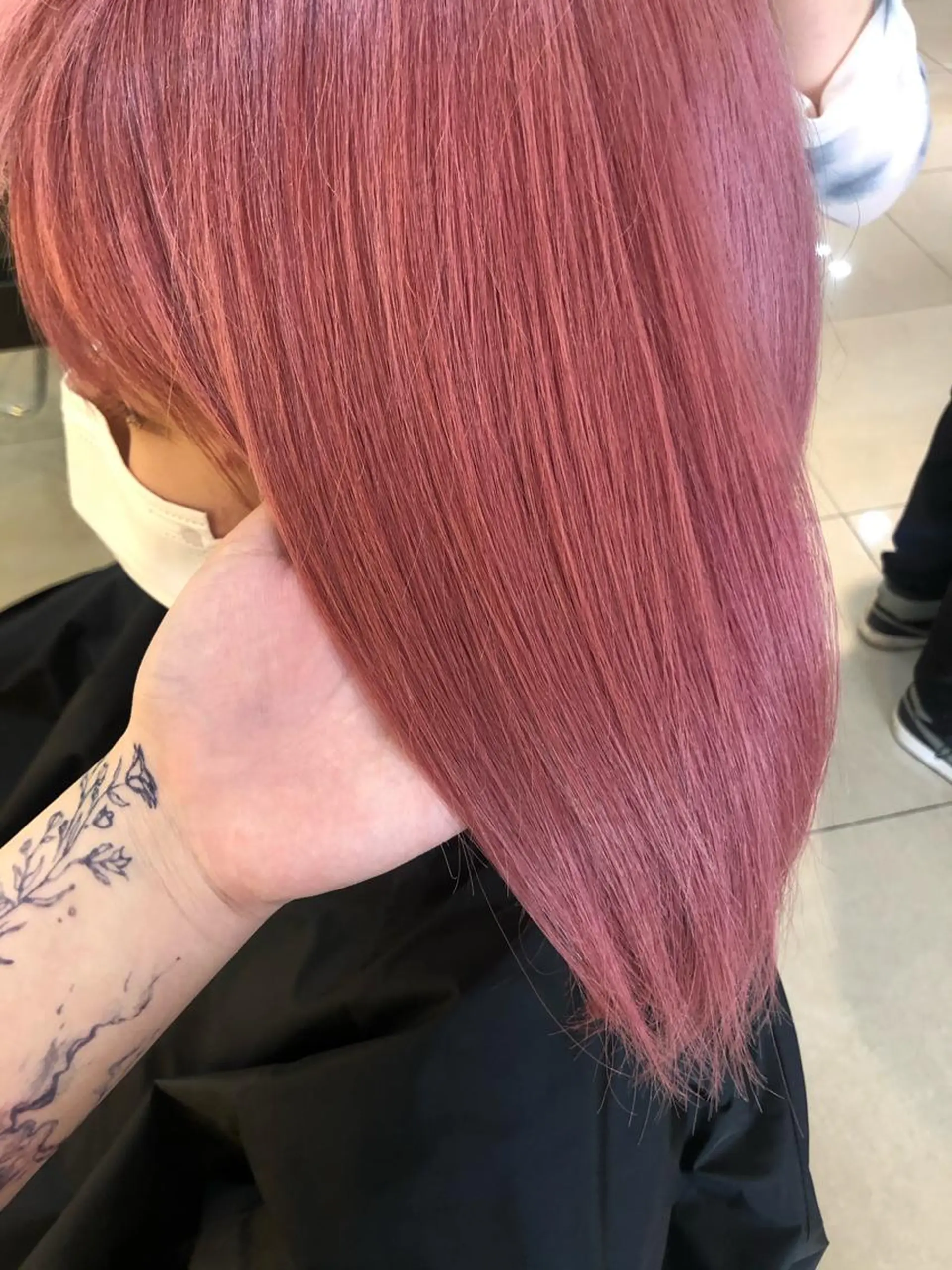 ミディアム カラー ヘアアレンジ ベージュカラー ブリーチ ブロンド ハイトーンカラー ピンクカラー rii-🩰 トレンドメイクのヘアスタイル