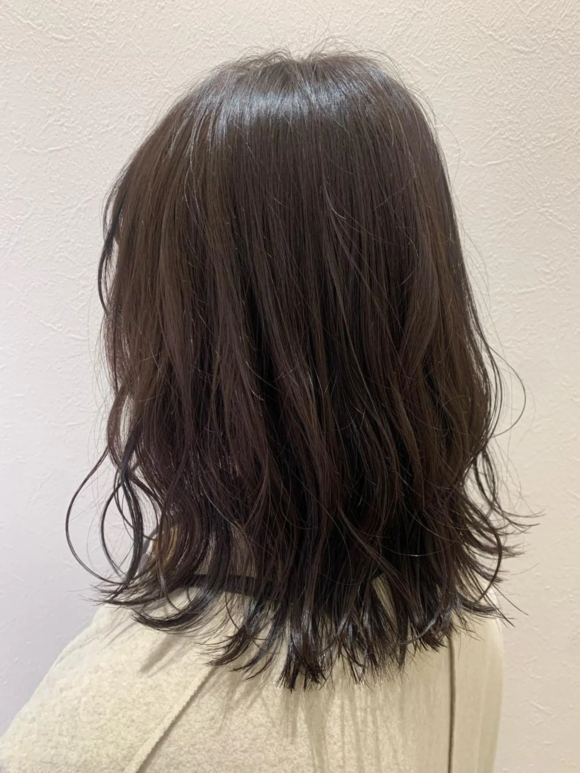 ミディアム カラー ベージュカラー 透明感カラー シルバー シルバーベージュ hub hair レイヤー/透明感のヘアスタイル