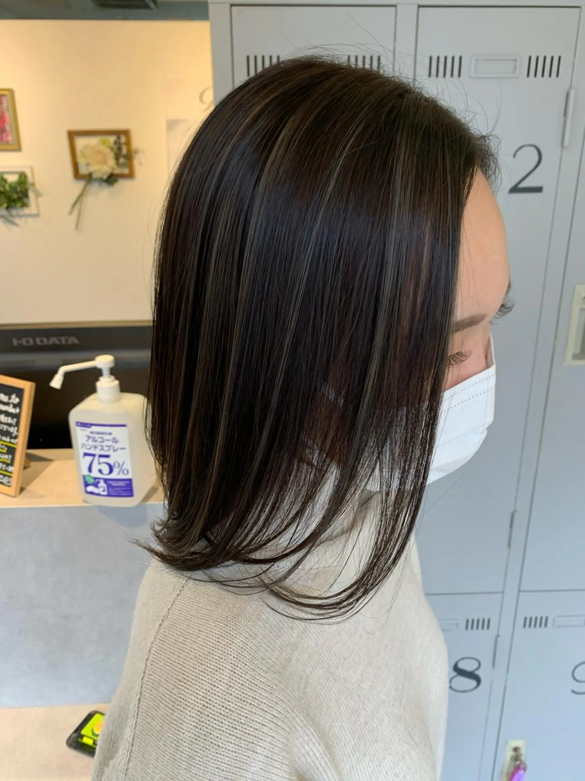 ミディアム カラー ブリーチ特化/ハイト ーン/ホワイトカラーのヘアスタイル