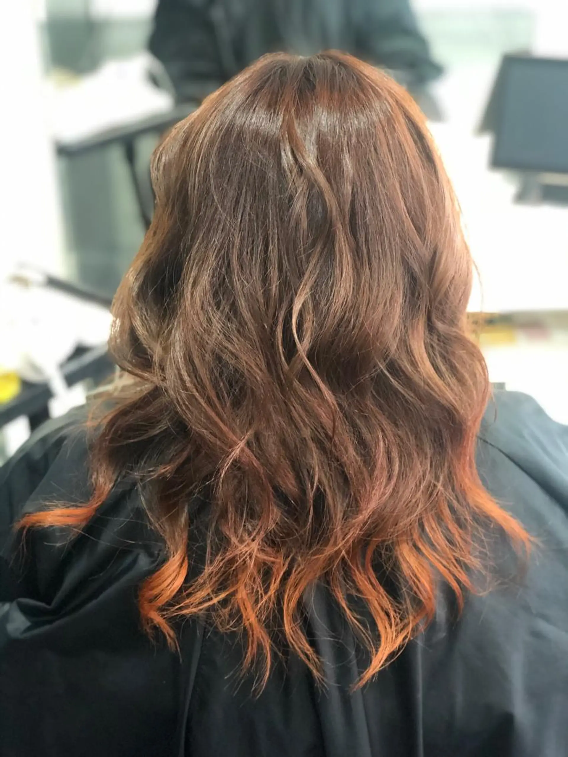 セミロング カラー オレンジ 嶌田 沙紀のヘアスタイル