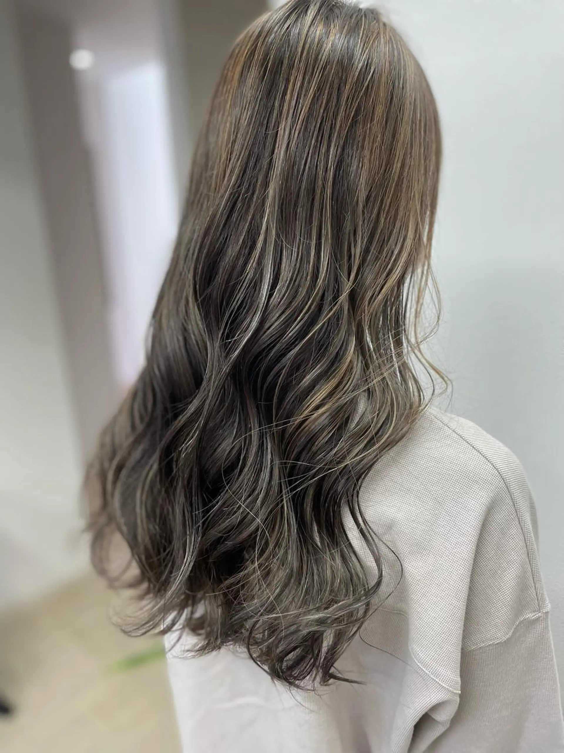 セミロング ヘアカラー AKI💛 すみれのマツエク・マツパデザイン