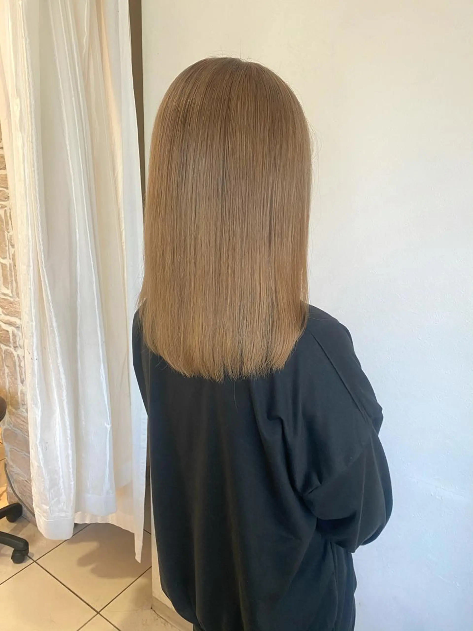 セミロング カラー ベージュカラー ミルクティーベージュ 美髪矯正・レイヤー 倉友哉のヘアスタイル