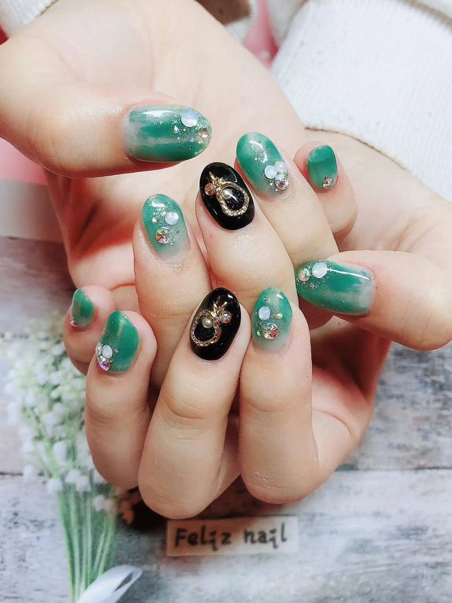 ネイル ジェルネイル グリーン ニュアンスネイル ワンカラーネイル パラジェル ハンドネイル ユキカ (ネイリスト)のネイルデザイン