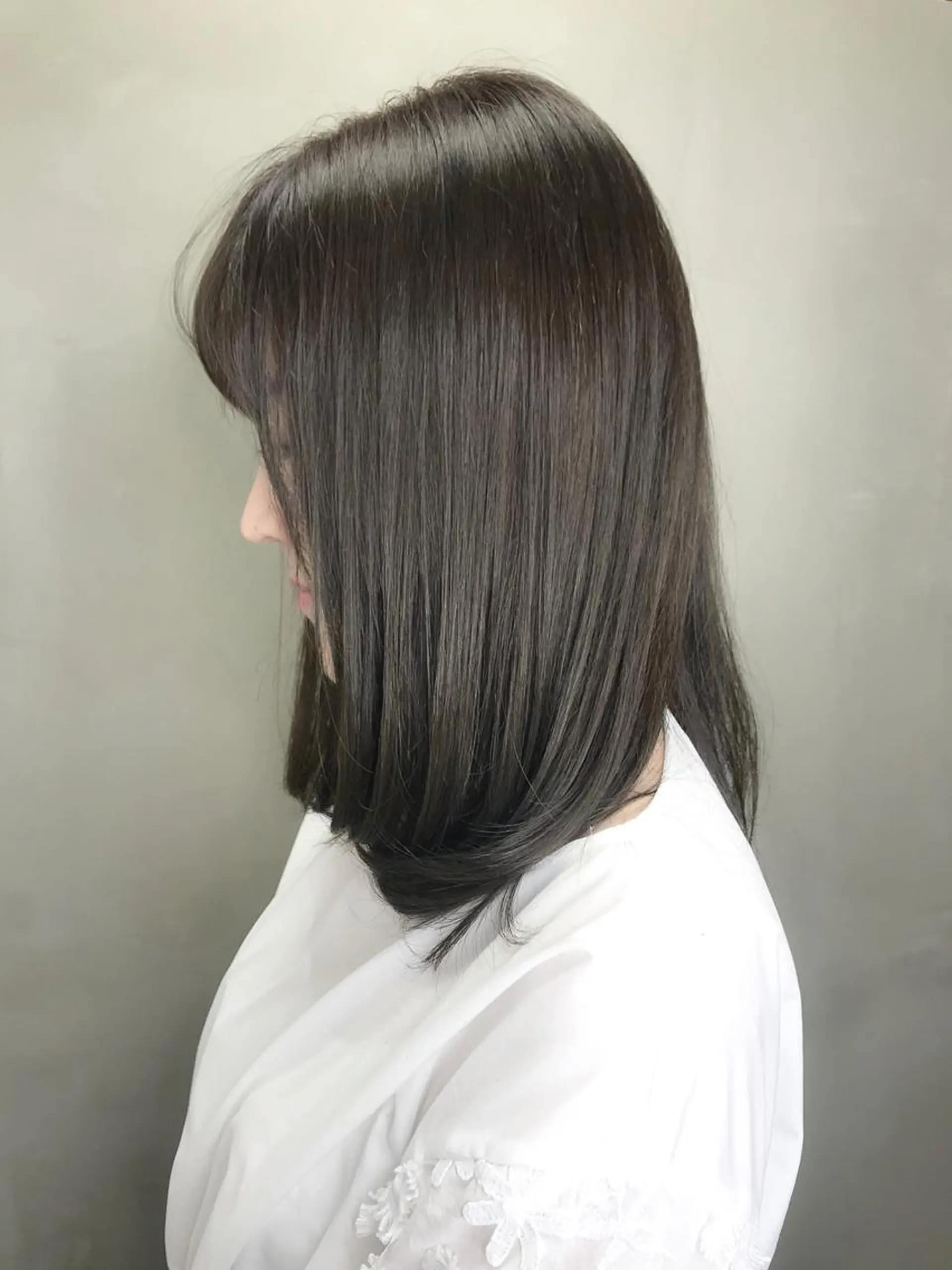 ミディアム カラー アッシュ イルミナカラー オリーブアッシュ 【透明感、艶髪】西村 有司のヘアスタイル