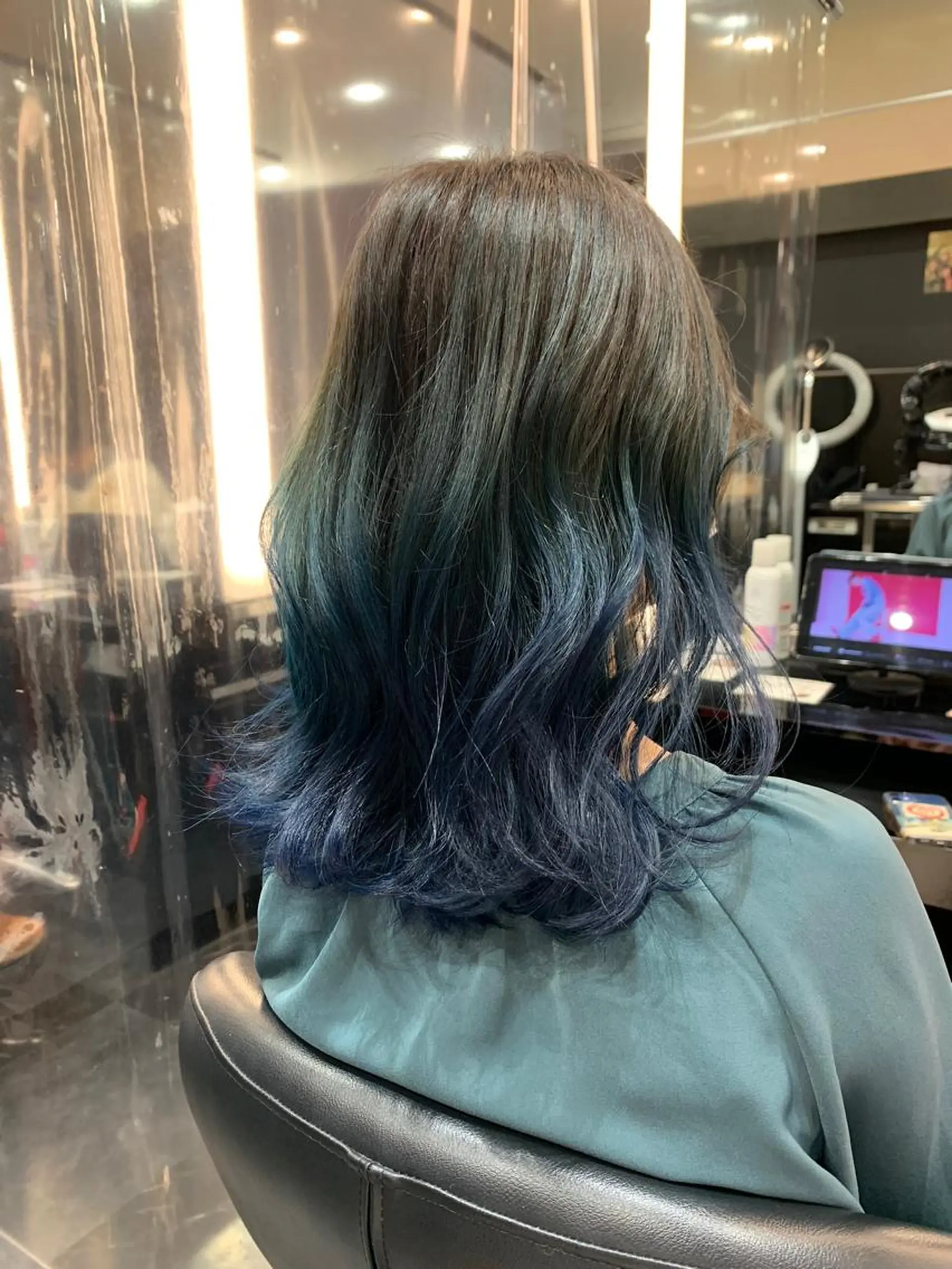 ミディアム カラー ブリーチ デザインカラー イルミナカラー 艶髪/白髪ぼかし ヘッドスパ/大野結菜のヘアスタイル