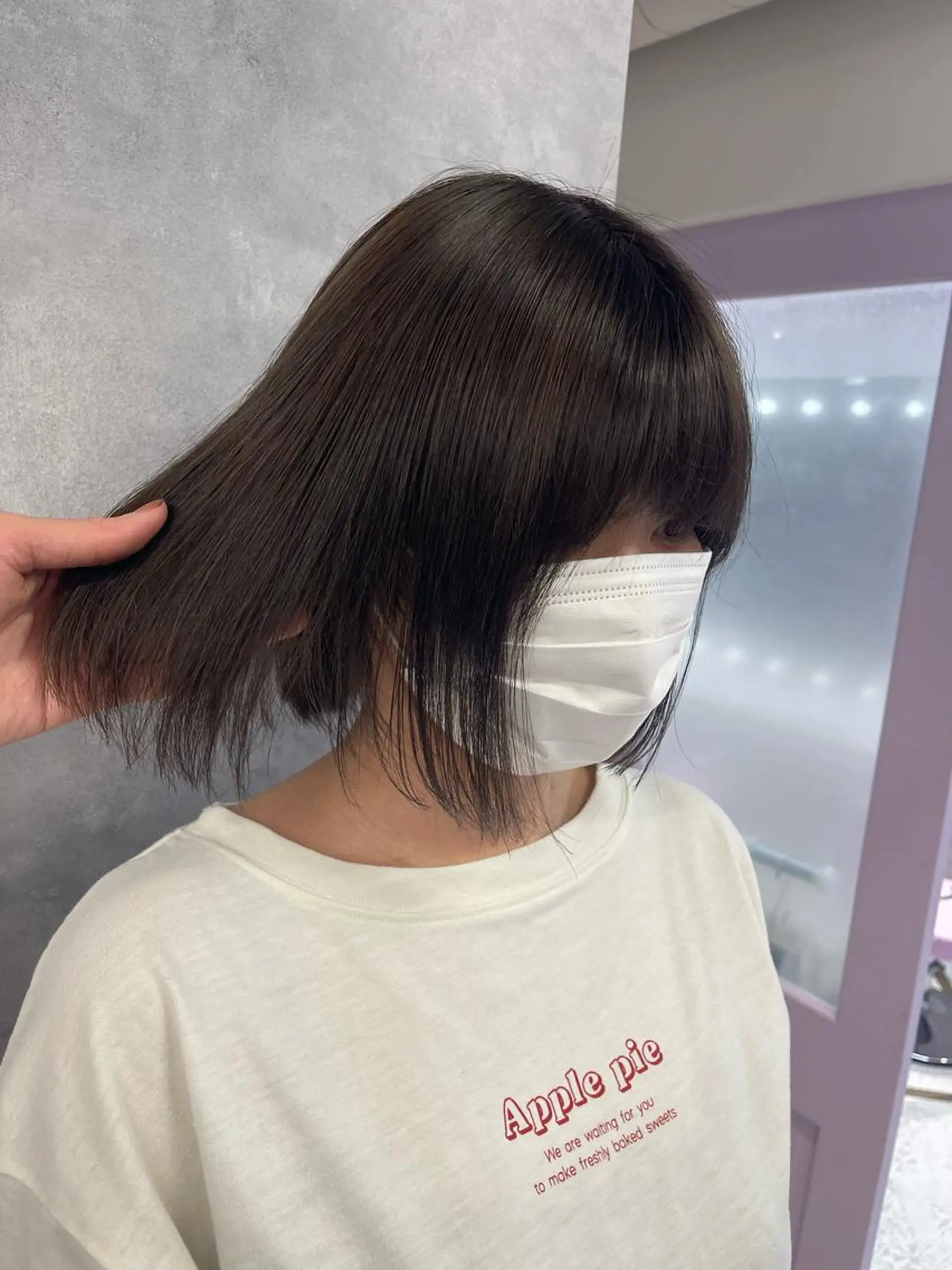 ショート カラー グレージュ イルミナカラー カット ヘアカラー トリートメント オフホワイトアンドなんば所属・福西 洋斗のヘアスタイル