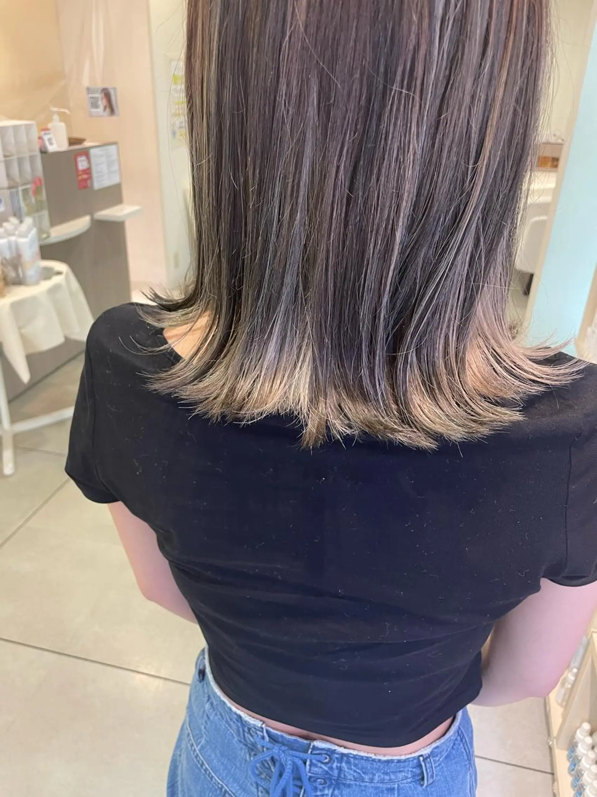 ミディアム カラー バレイヤージュ ハイライトカラー インナーカラー ハイライト レイヤーカット ヘアカラー トリートメント 松佐 ゆかりのヘアスタイル