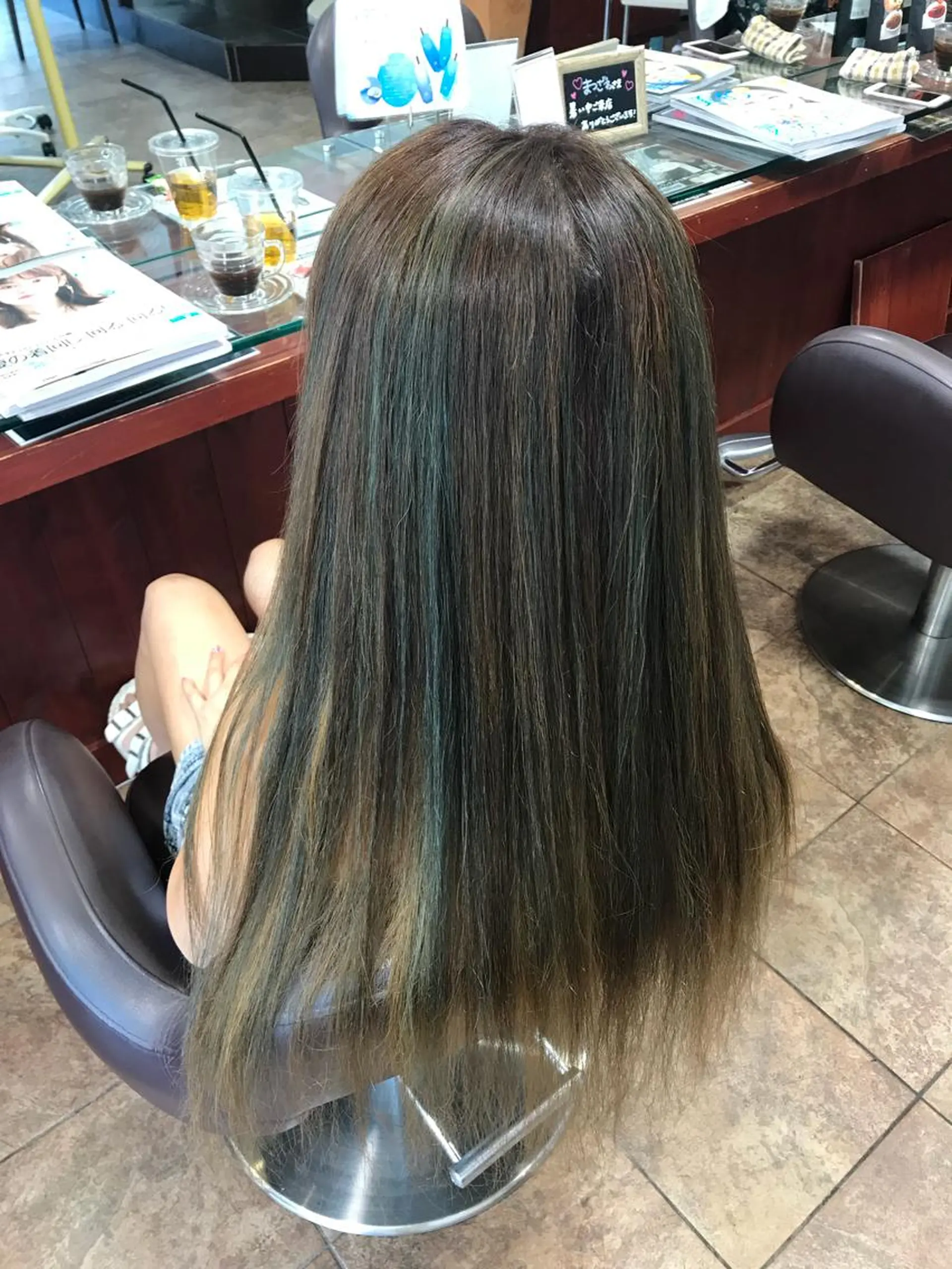 ロング カラー アクアカラー ハイライトカラー ハイライト 嶋村 望美のヘアスタイル