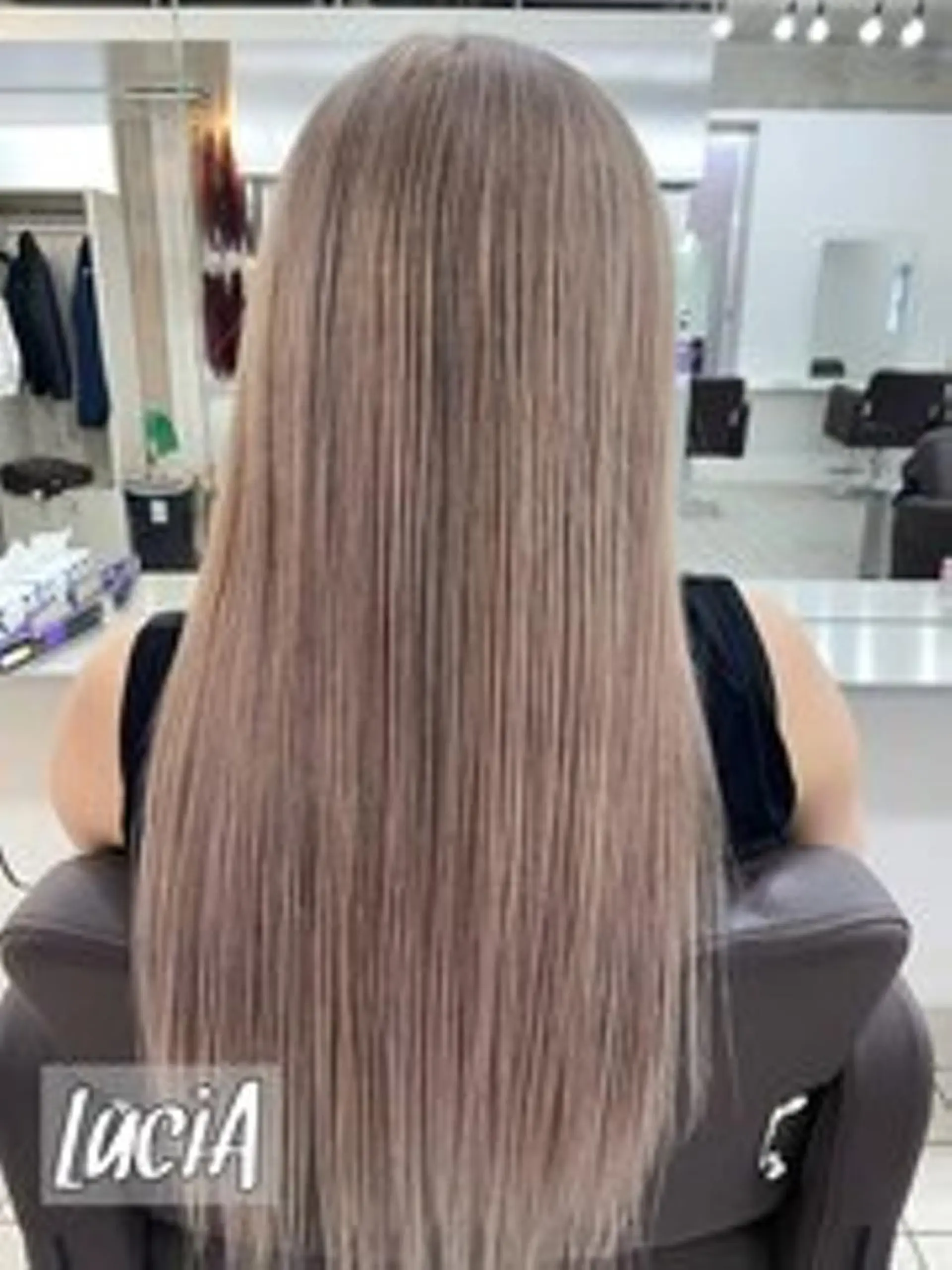 ロング ヘアアレンジ カラー シールエクステ 黒髪 ブリーチ ダブルカラー ハイトーンカラー LuciAエクステ カラー3000セラのヘアスタイル