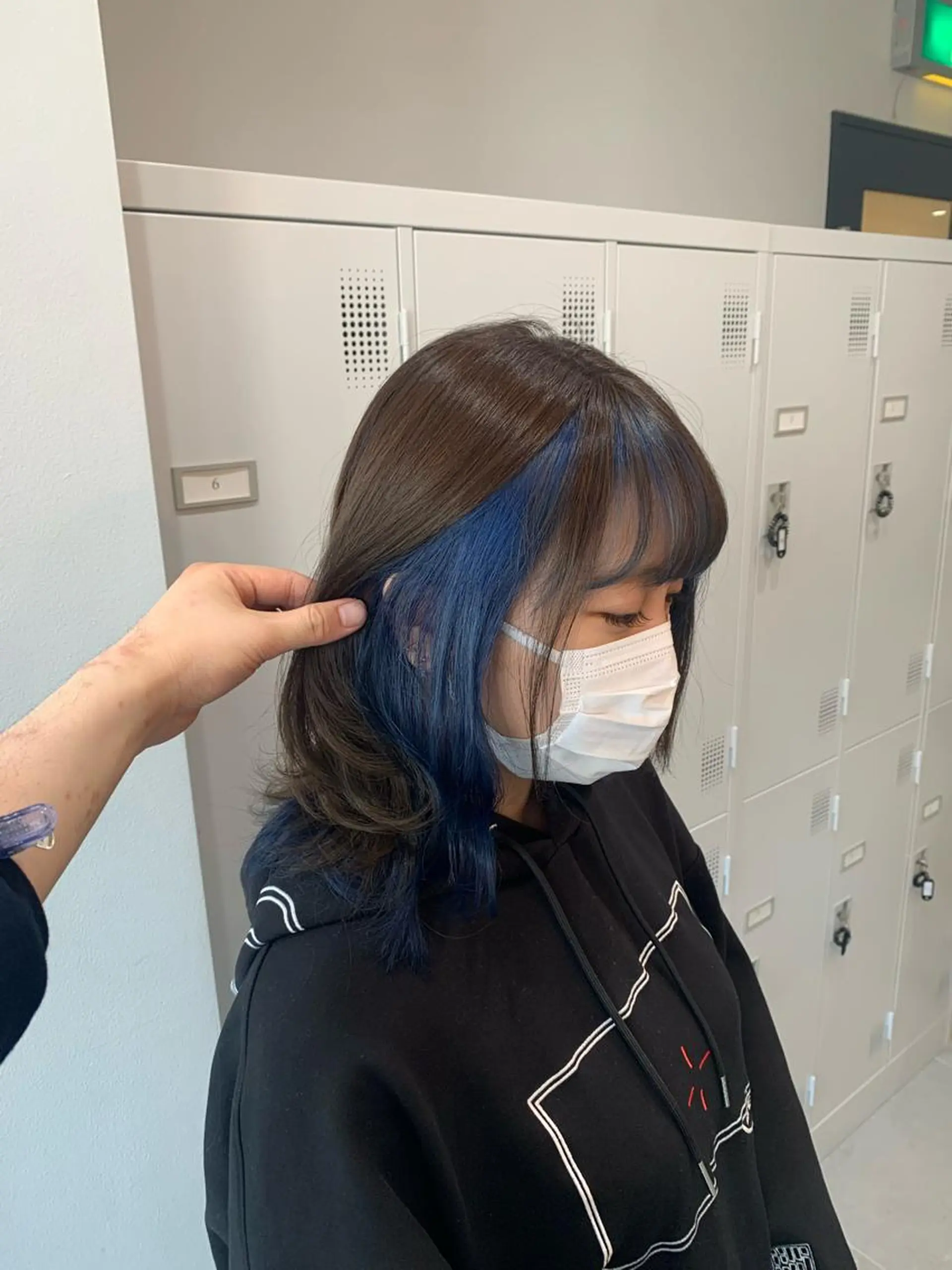 ミディアム カラー ブルーカラー ヘアカラー トリートメント little 小濱彰太のヘアスタイル