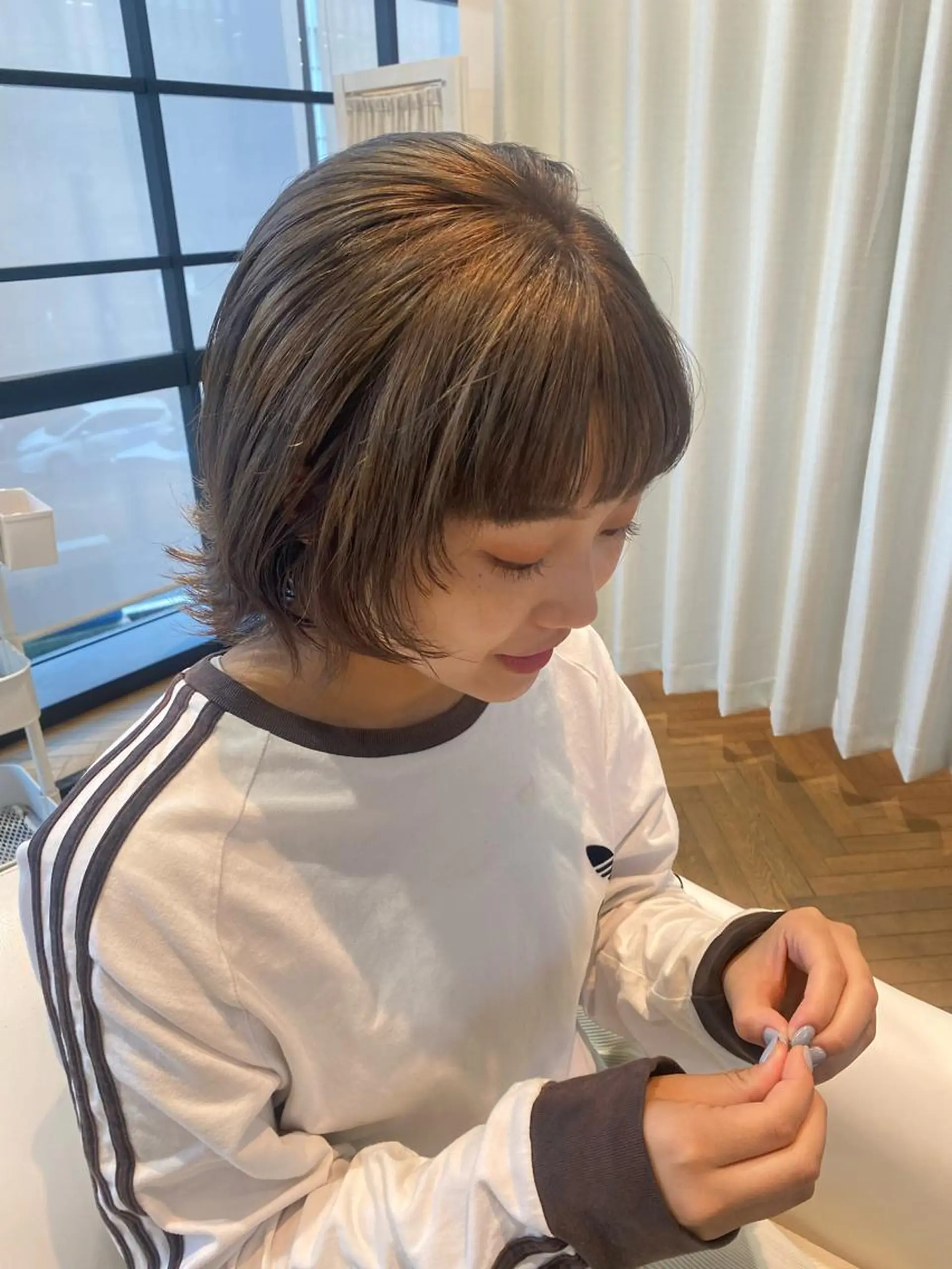 ミディアム カラー ハイトーンカラー 顔まわりレイヤー レイヤーカット 増井 彩乃のヘアスタイル