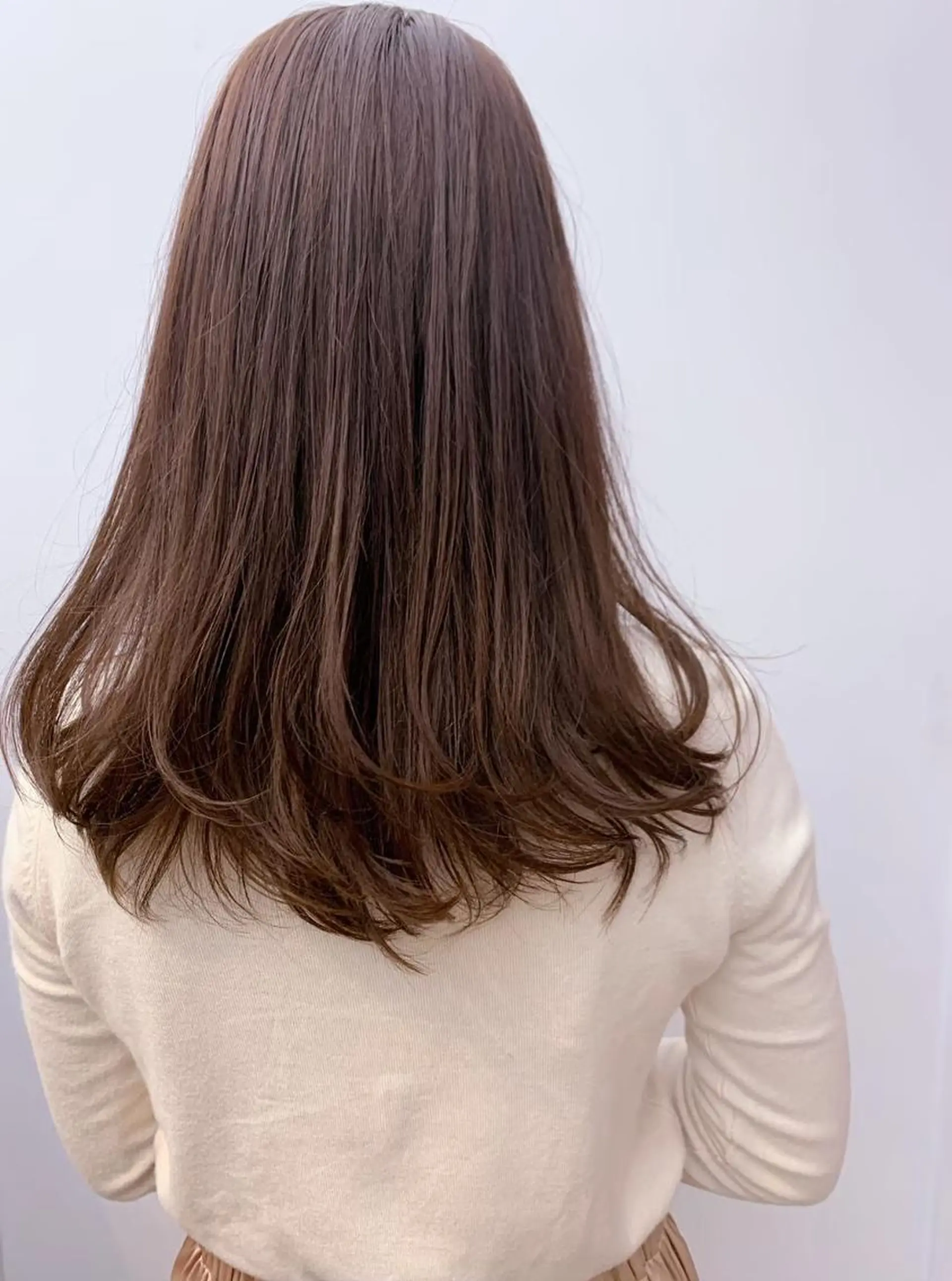 セミロング カラー パーマ ベージュカラー フォギーベージュ イルミナカラー オリーブベージュ ヨシンモリ newi grande 横浜店のヘアスタイル