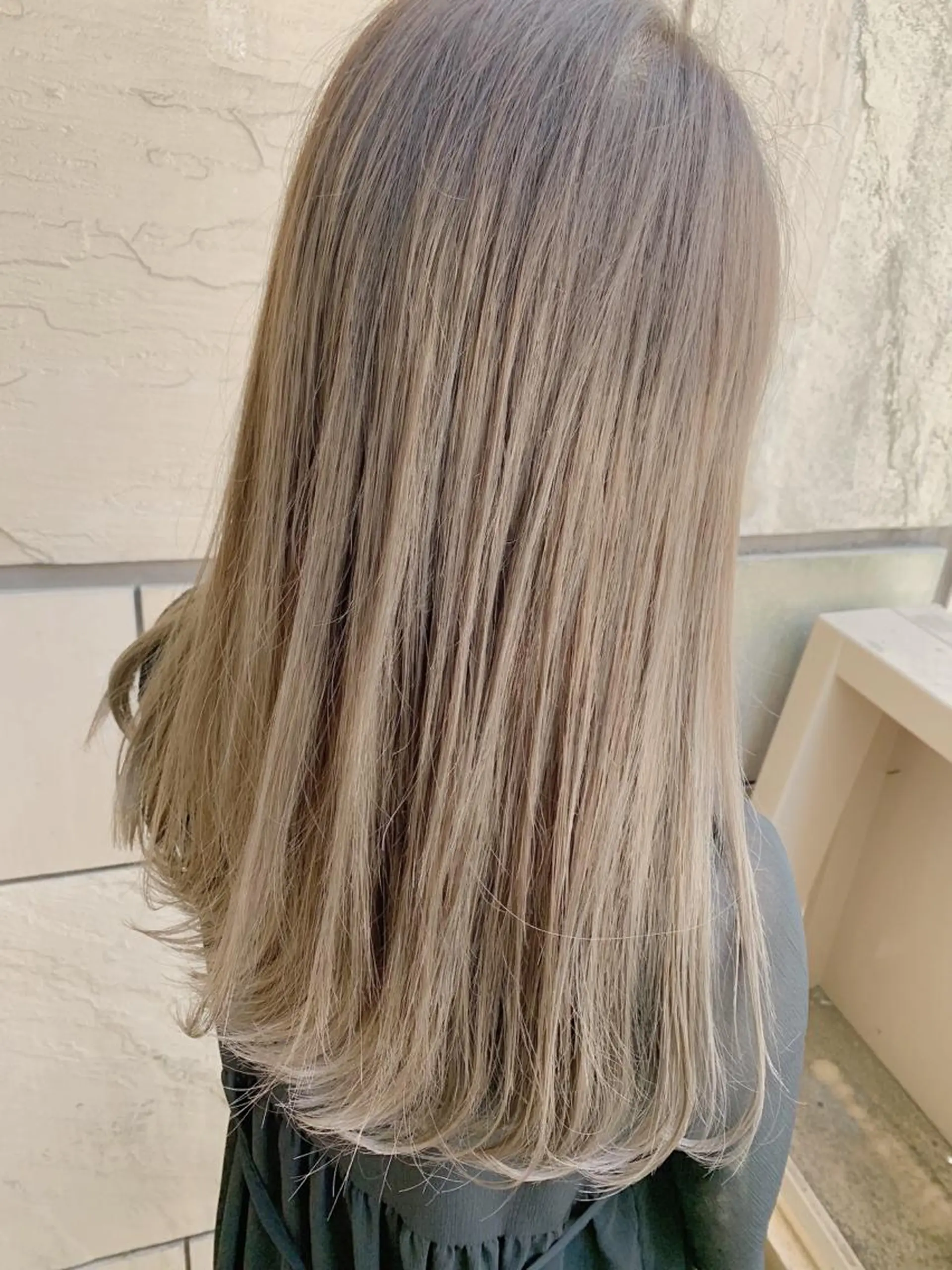 ロング カラー ベージュカラー ミルクティーベージュ エクステ KAZUMAのヘアスタイル