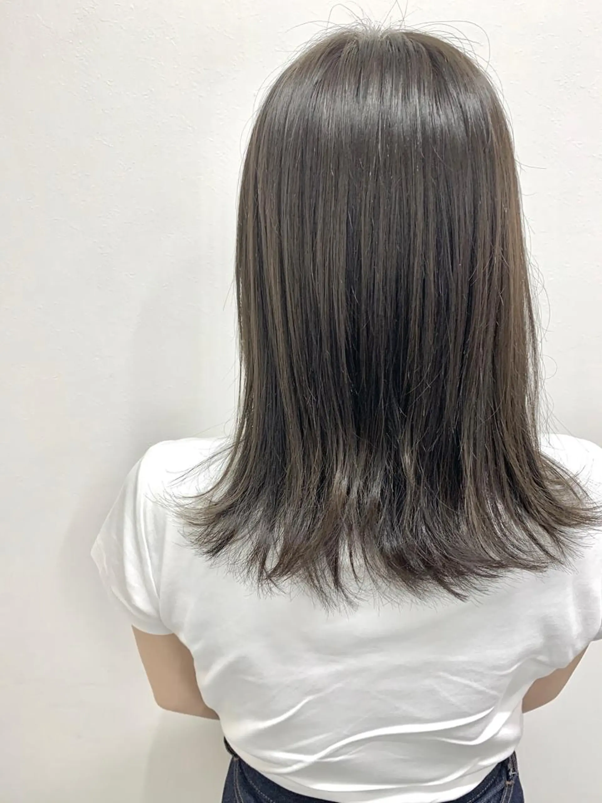 ミディアム カラー 肌に馴染む暗髪 梅田・増田のヘアスタイル