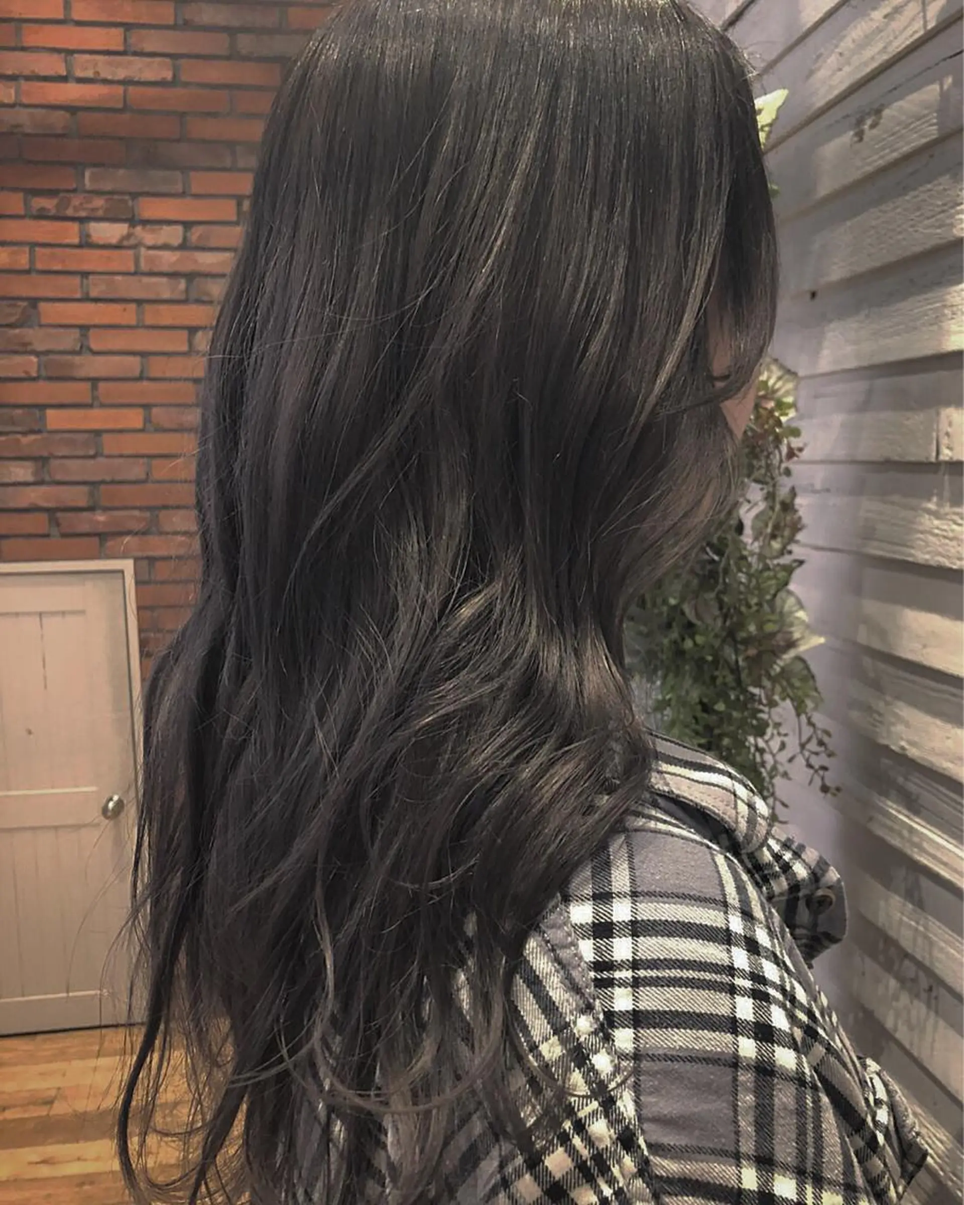 ロング カラー ブリーチ グラデーションカラー グレージュ ＮＥＷＩ　京橋 【yoko】のヘアスタイル