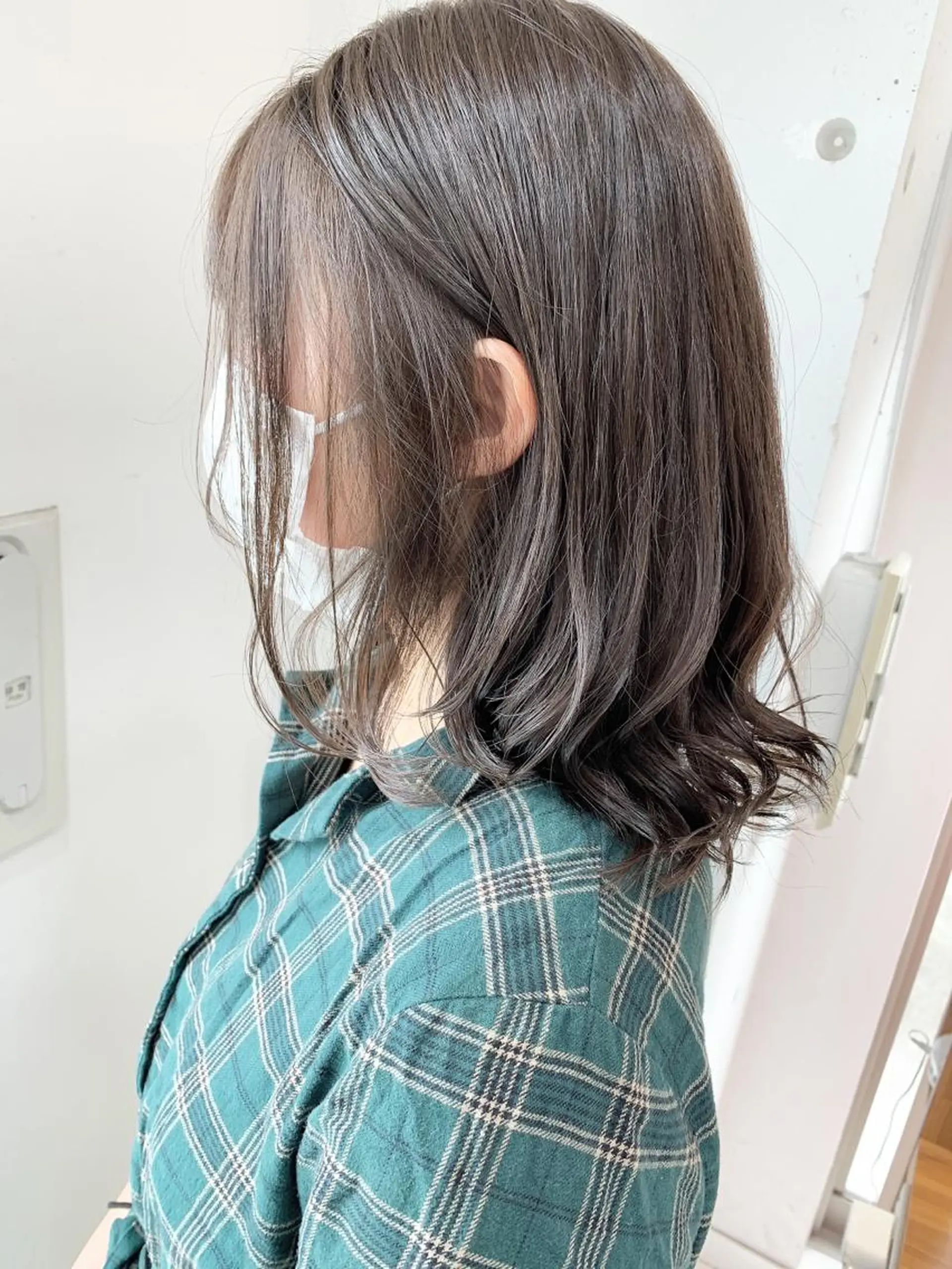 ミディアム カラー パーマ 透明感カラー 白髪ぼかしハイライト 柳川拓哉のヘアスタイル