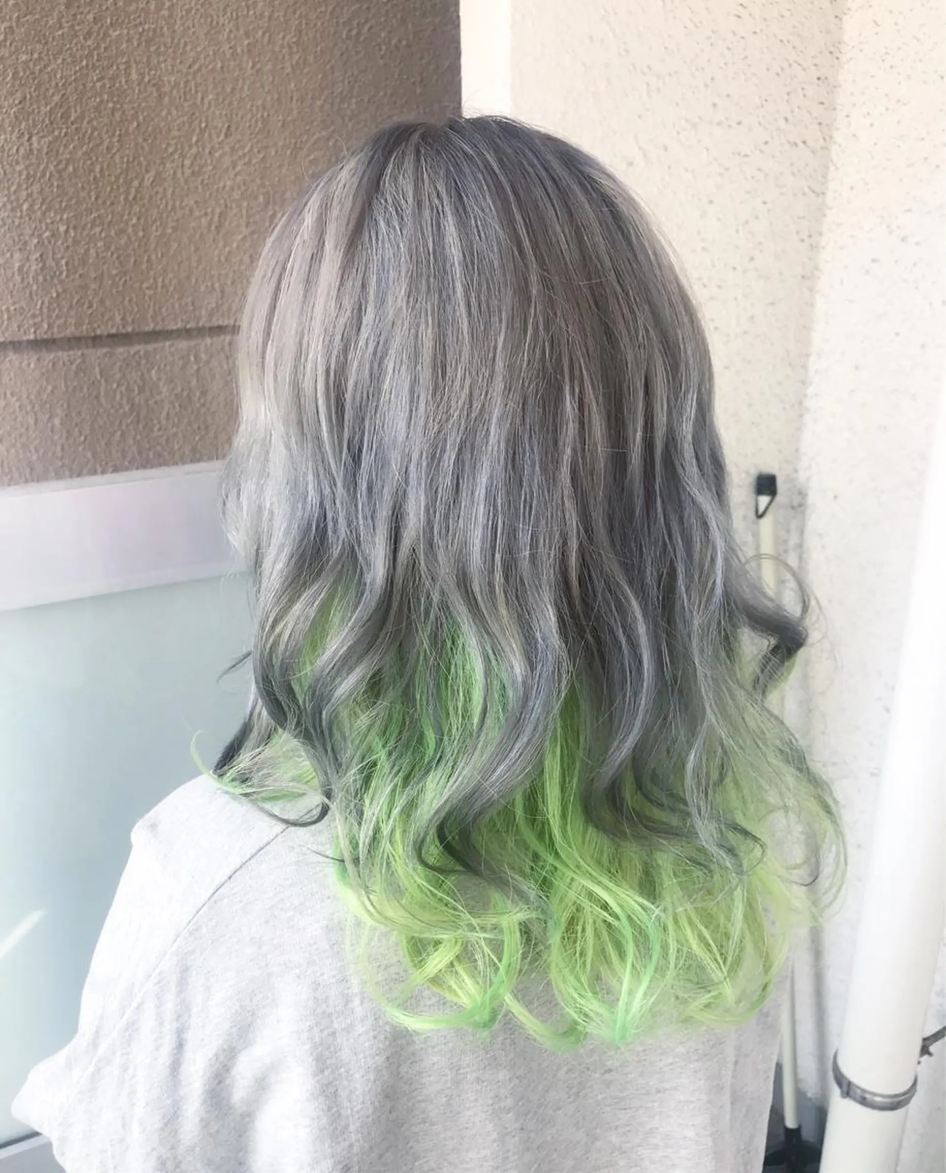 ロング カラー 岩谷/ブリーチ 🪽透明感カラーのヘアスタイル