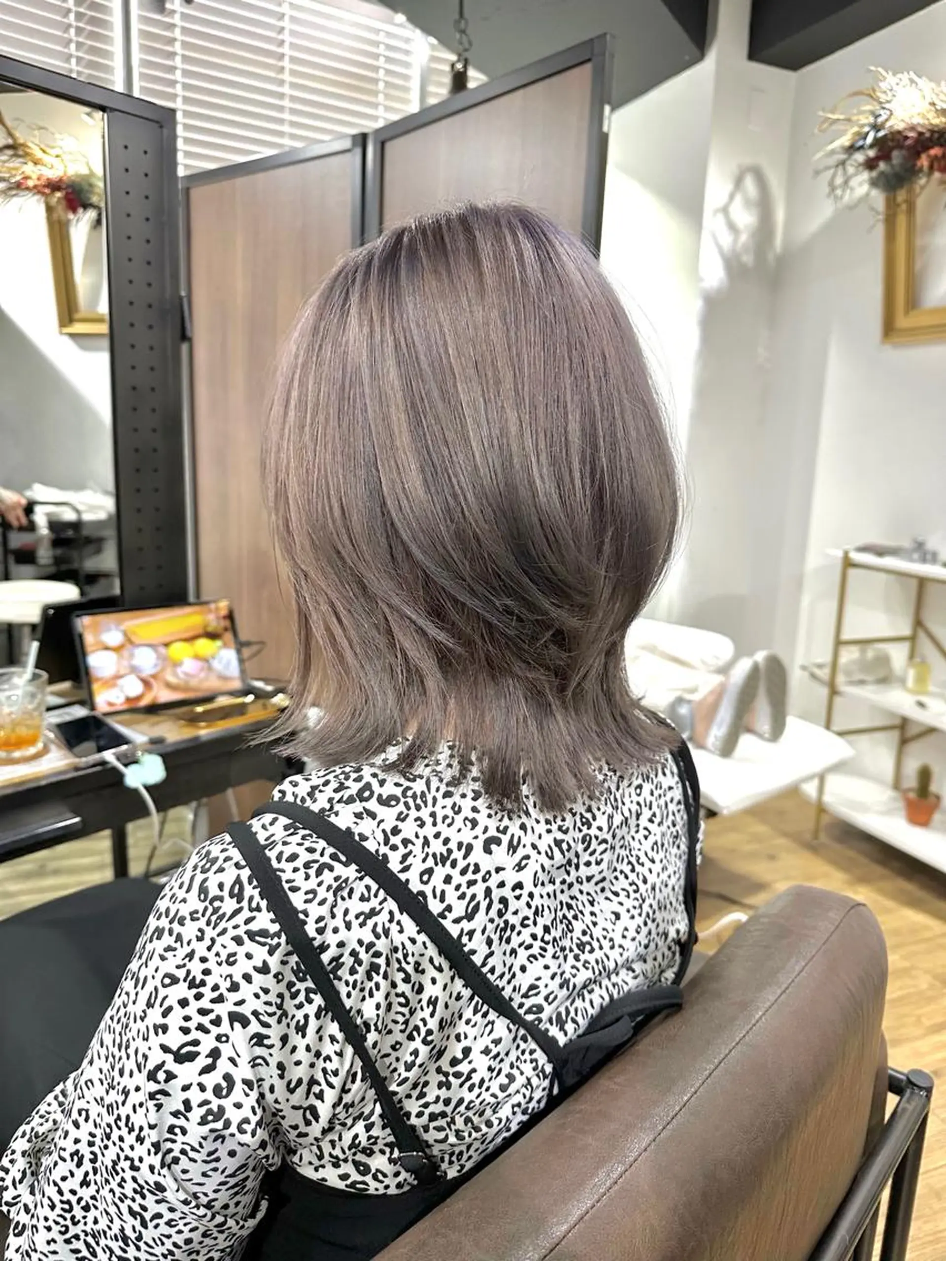 ミディアム カラー ベージュカラー グレージュ ラベンダーカラー ラベンダーグレージュ ラベンダーグレー カット ヘアカラー トリートメント ARCANAブリーチ ダブルカラー🌟原宿のヘアスタイル