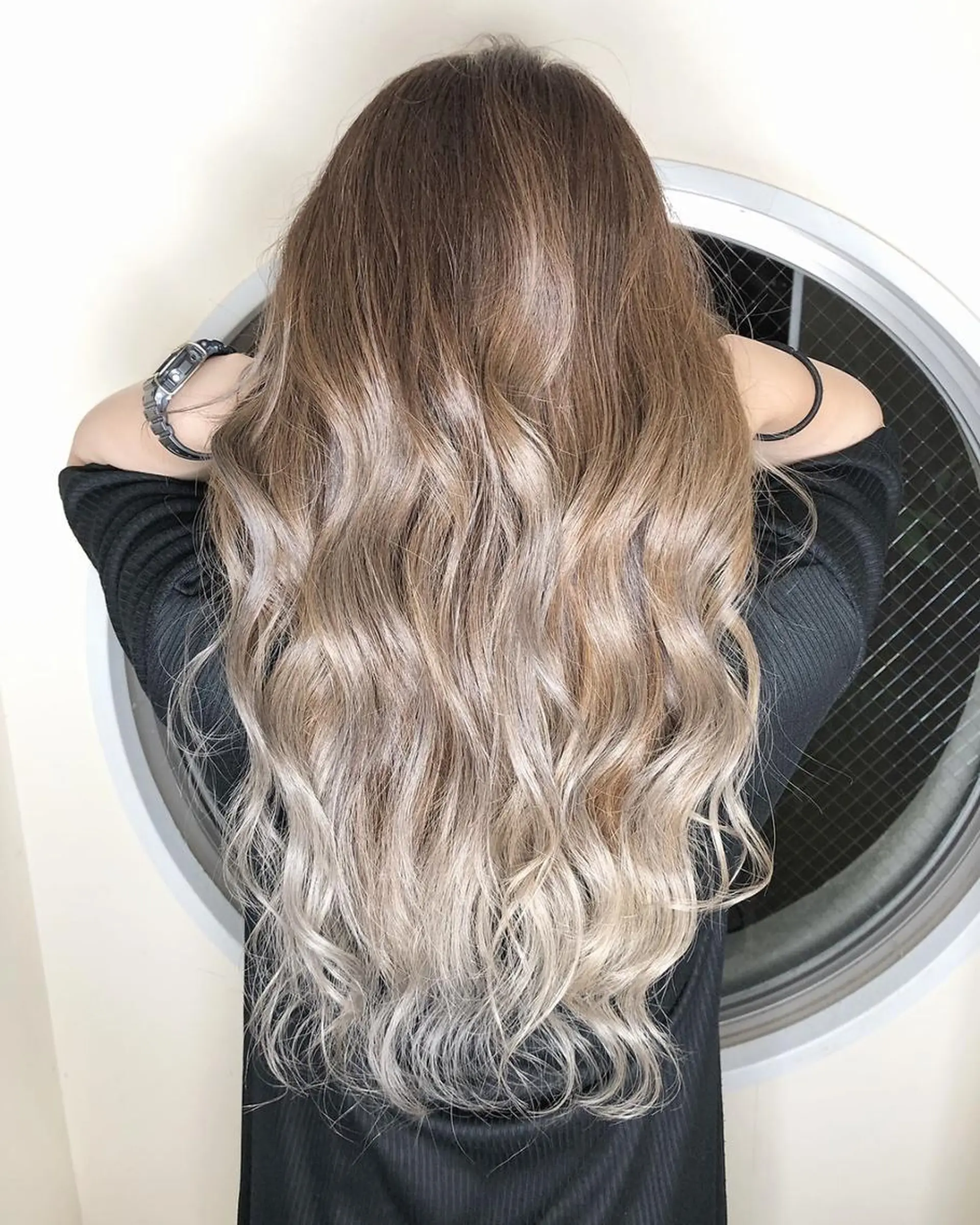 ロング カラー パーマ ヘアアレンジ 透明感カラー 上霜 菜月のヘアスタイル