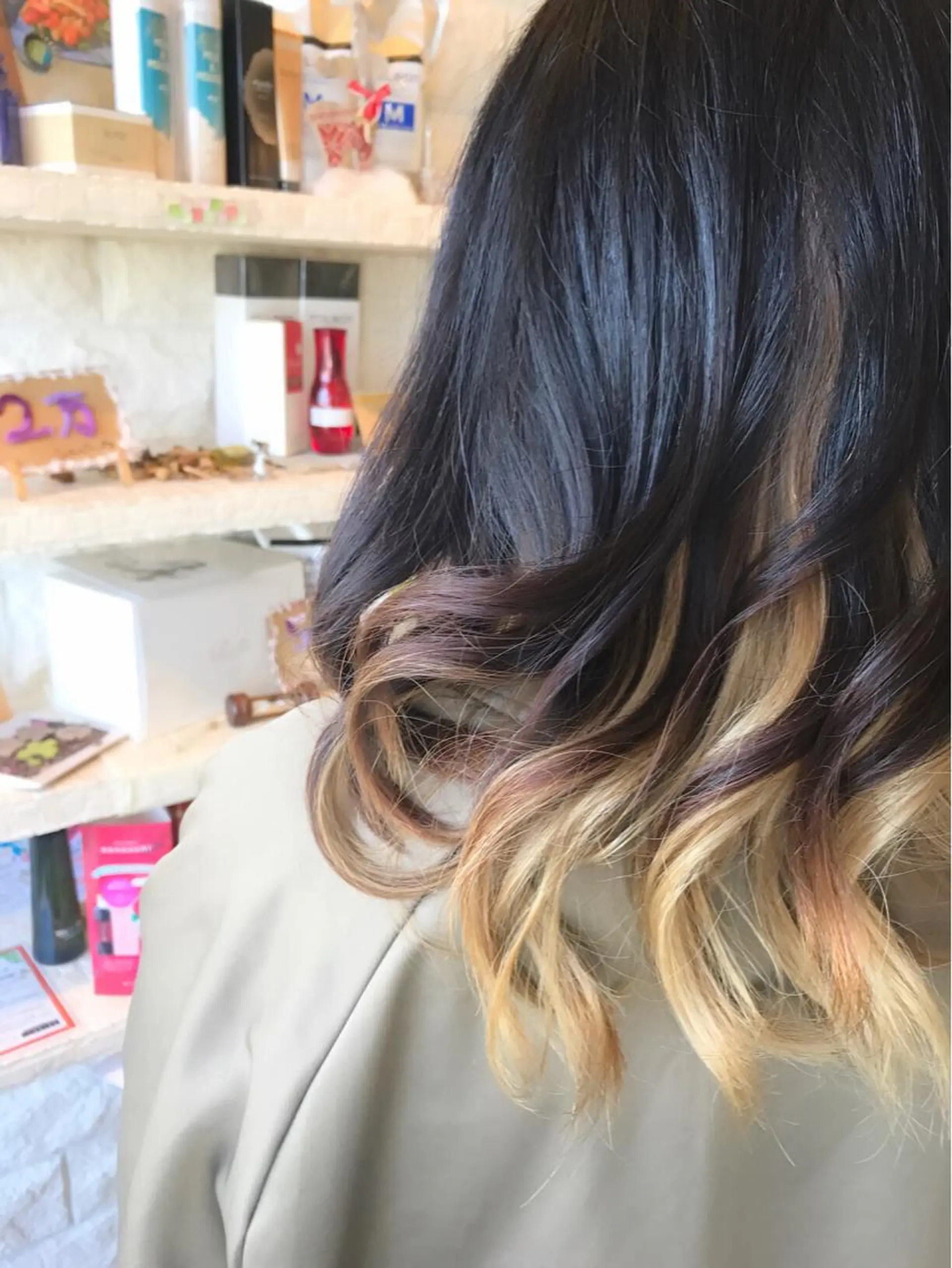 セミロング カラー ブリーチ インナーカラー 土居 正季のヘアスタイル