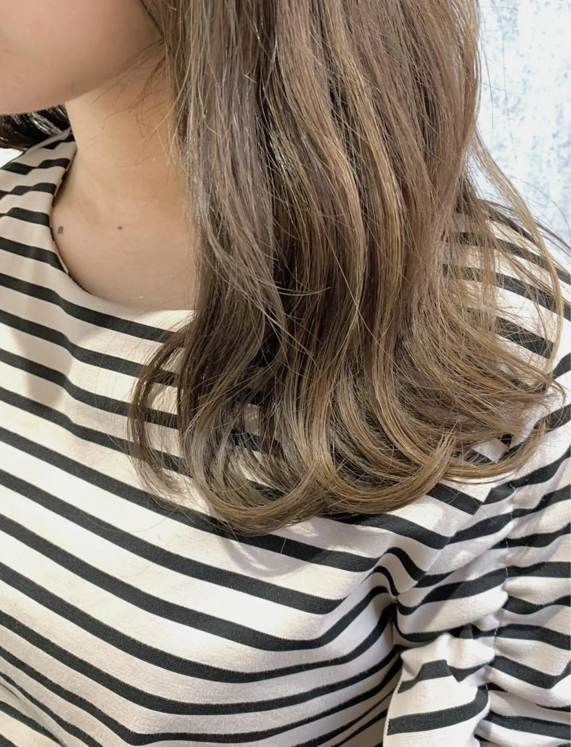 ミディアム カラー ミディアムパーマ アディクシーカラー アッシュ バレイヤージュ ブリーチ カット ヘアカラー トリートメント Zina福岡天神🪞 髪質改善🪞レイヤーのヘアスタイル