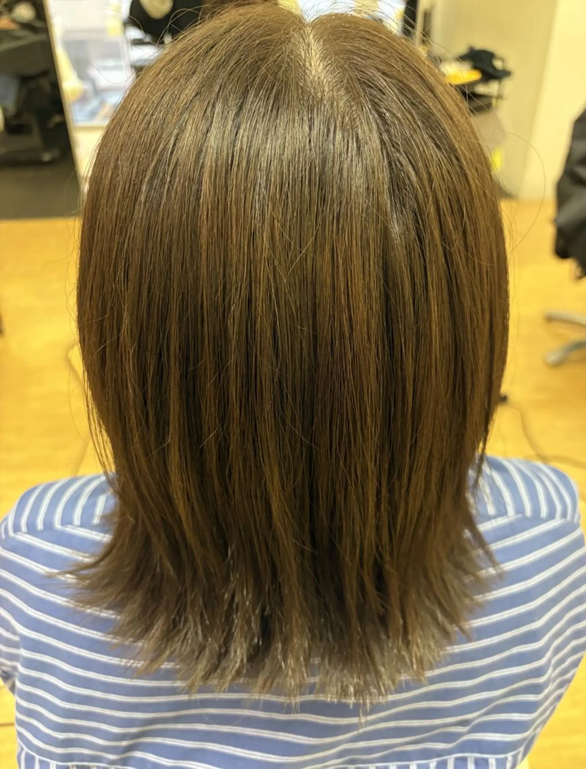 ミディアム カラー アッシュ レイヤーカット 外ハネヘア 吉田 恒のヘアスタイル