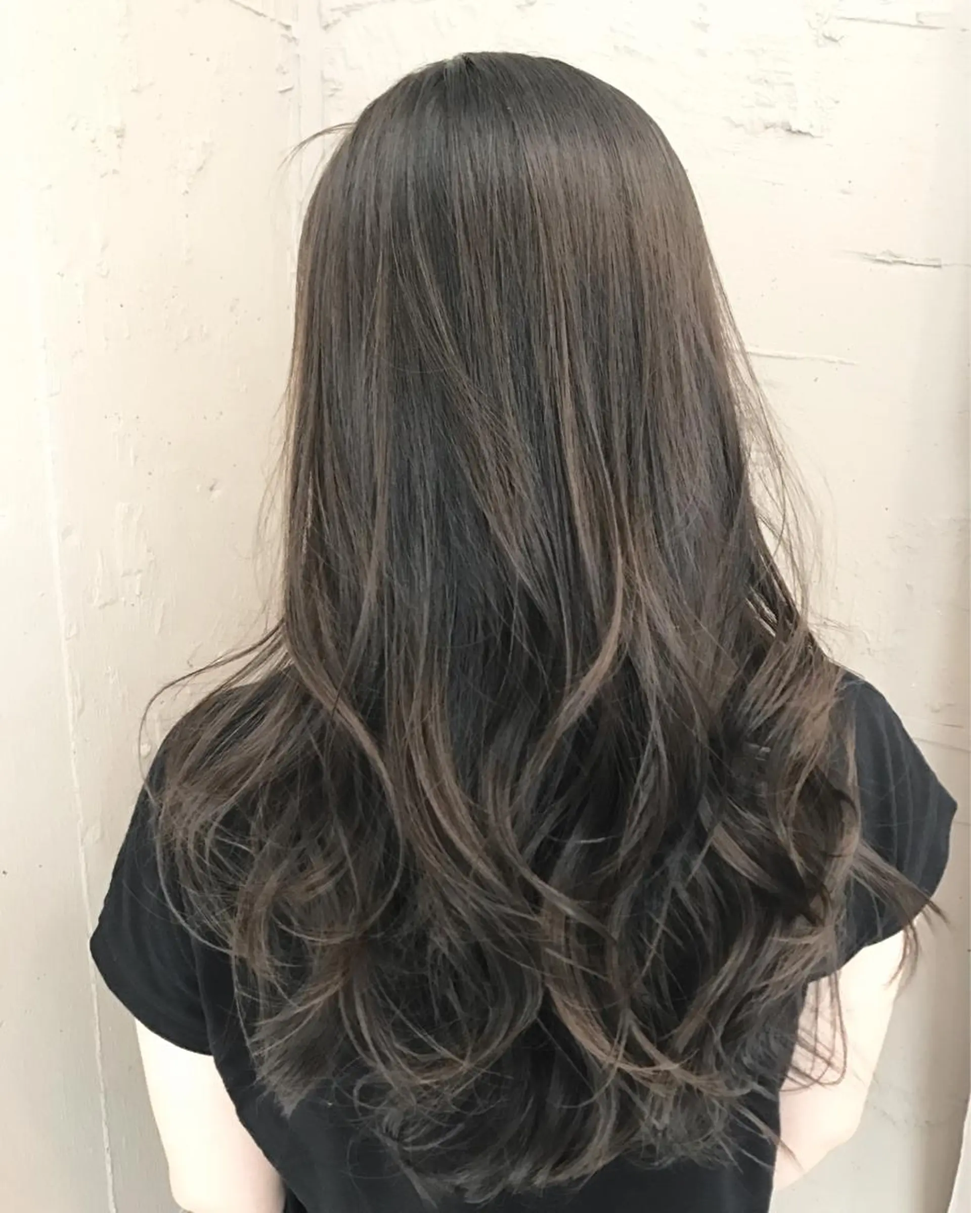 ロング アッシュ アッシュグレー アッシュグレージュ 縮毛矯正 髪質改善寺坂雄飛💐のヘアスタイル