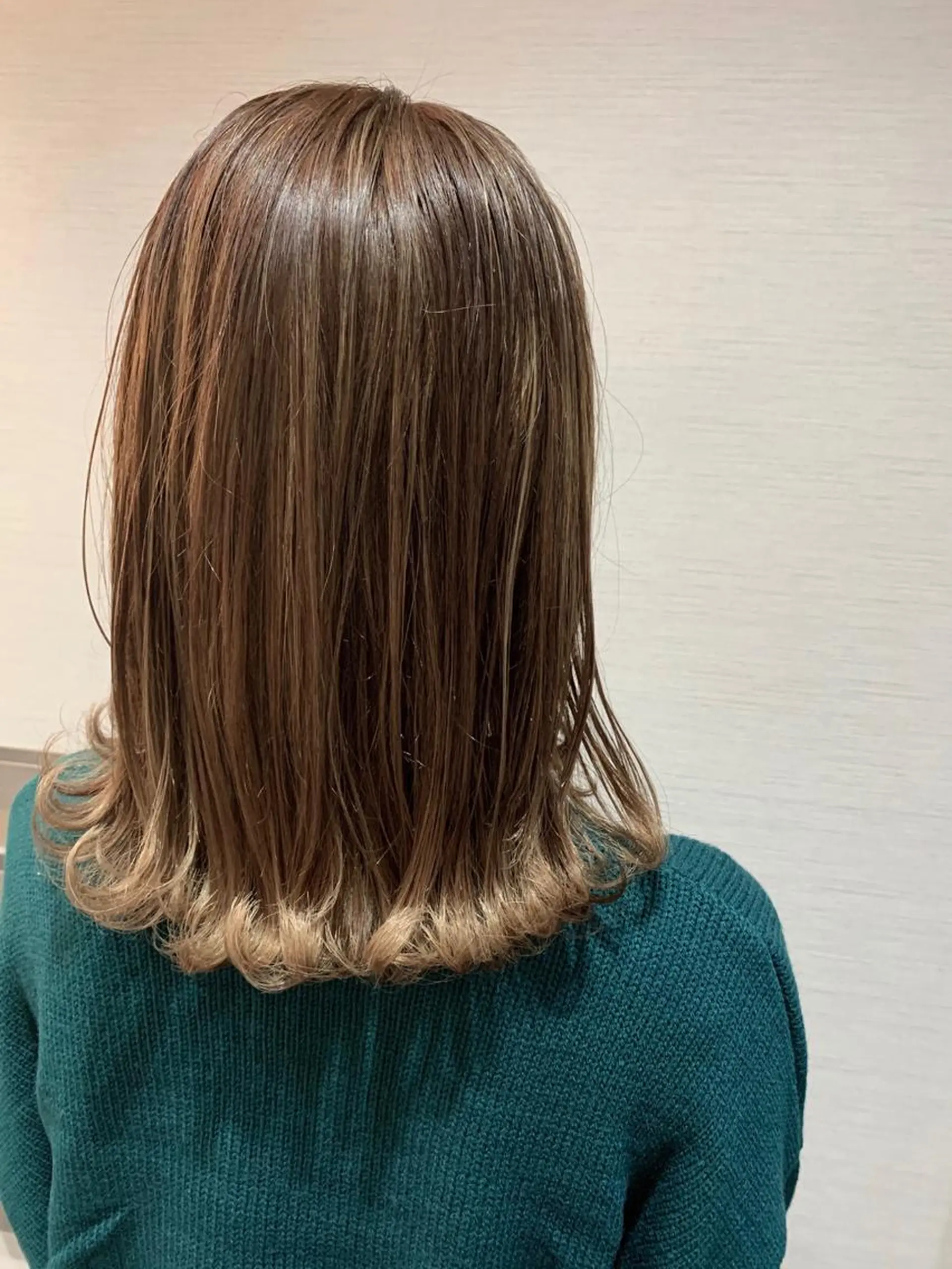 ミディアム カラー 蓮見  友里のヘアスタイル