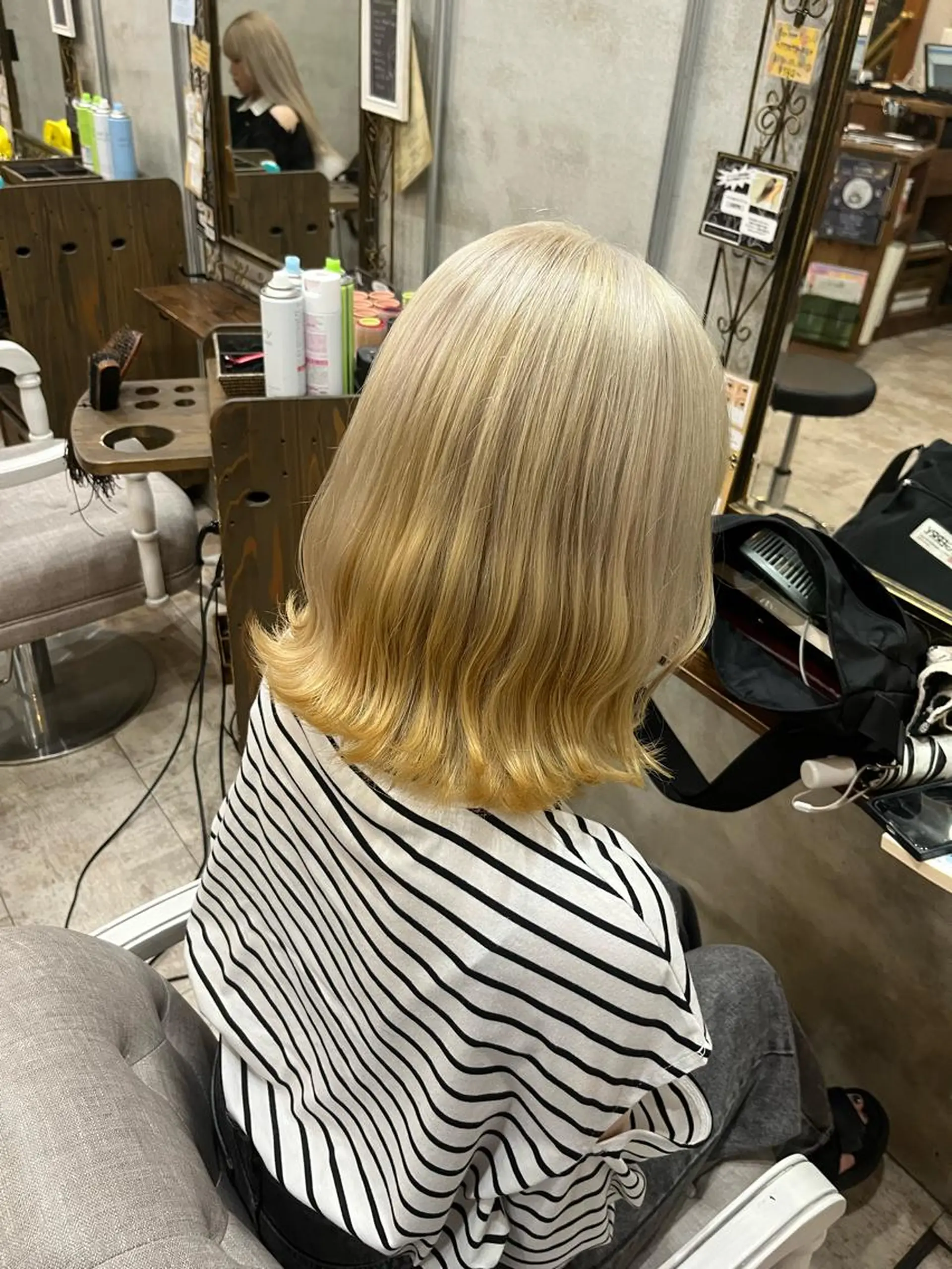 ミディアム カラー ベージュカラー ホワイトベージュ 艶髪/ハイトーン/ ヘアセット/モエノのヘアスタイル