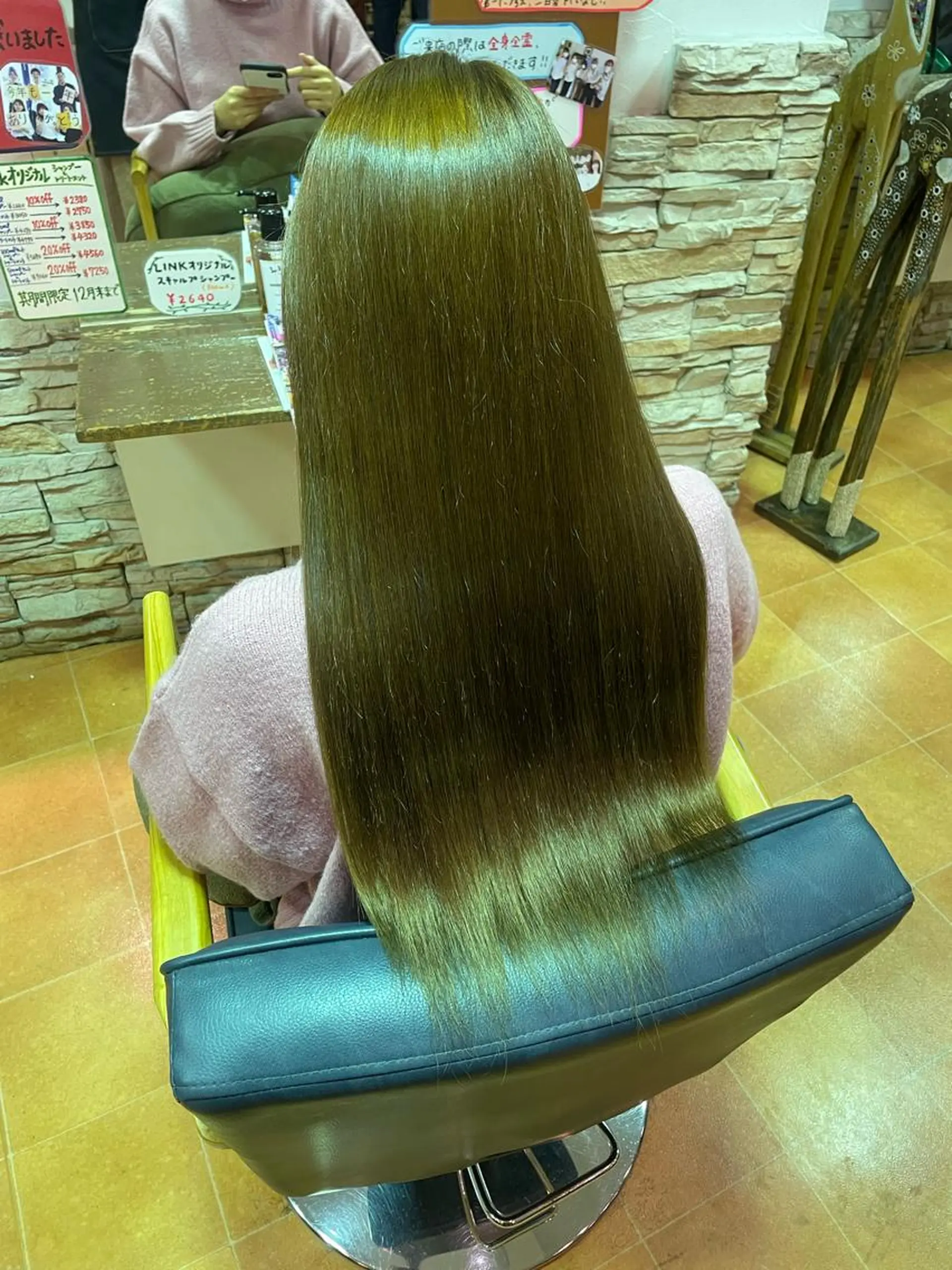 ロング カラー ベージュカラー 山口 彩海のヘアスタイル