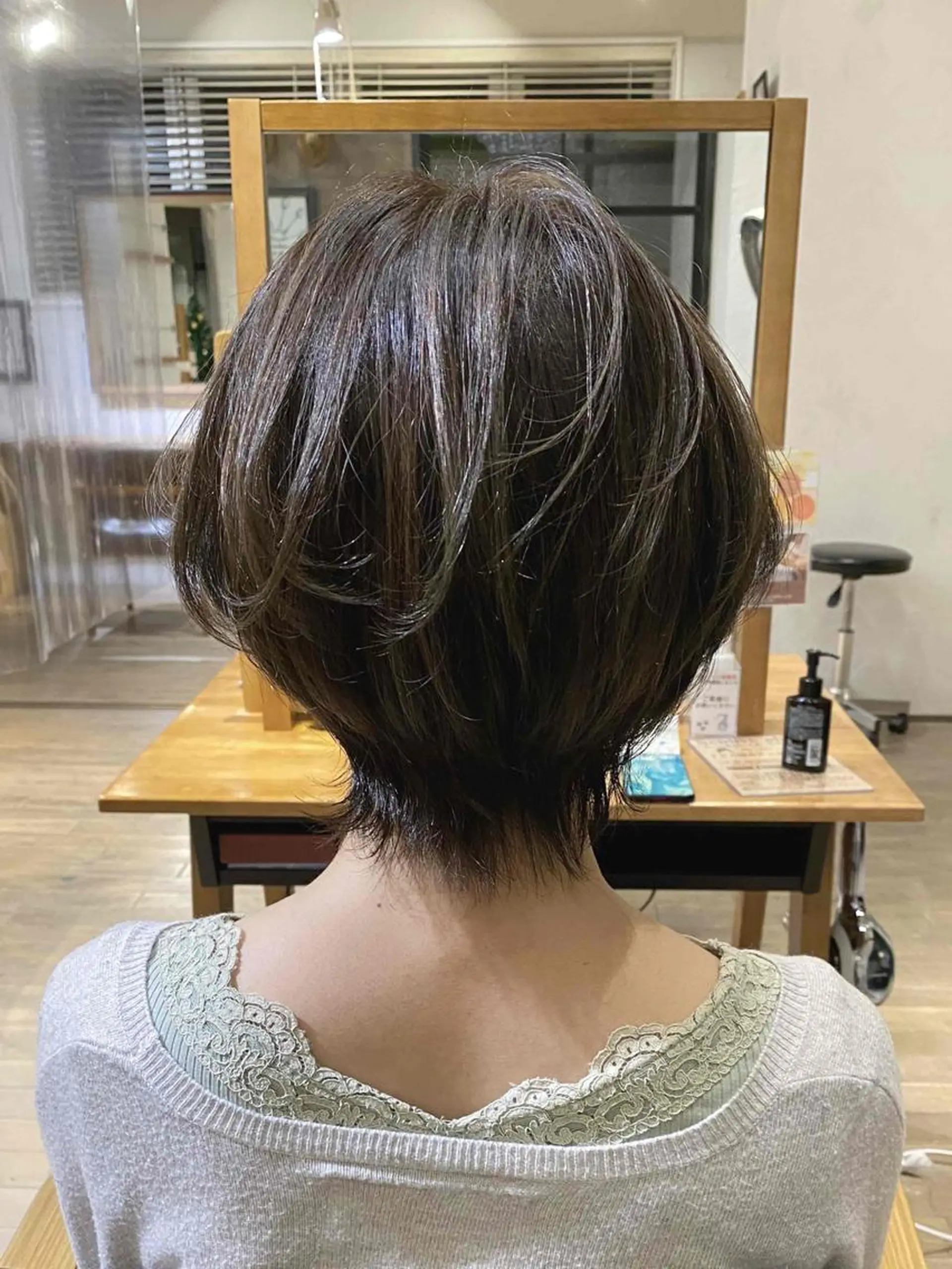 ショート カラー ショートボブ 丸みショート アッシュ ベージュカラー 黒髪 前田 裕介のヘアスタイル