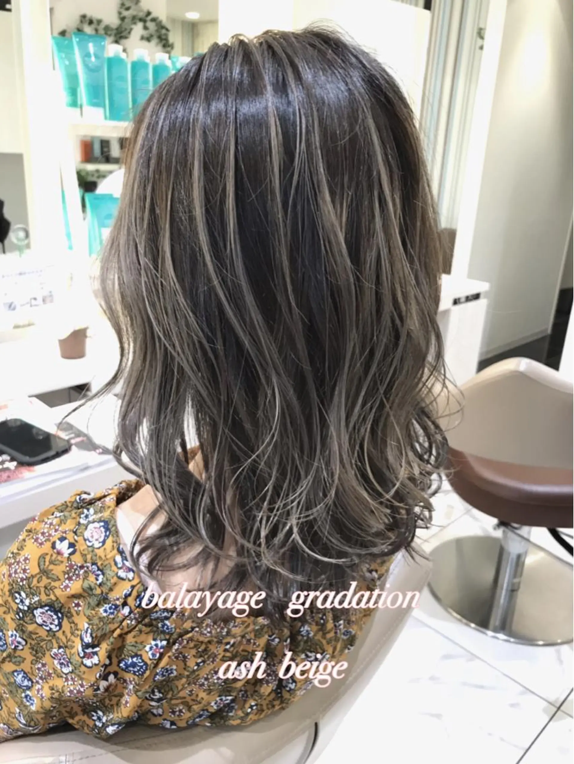 ミディアム カラー アッシュ バレイヤージュ ベージュカラー グラデーションカラー レイヤーカット カット ヘアカラー 山崎俊輔/髪質改善 /バレイヤージュのヘアスタイル