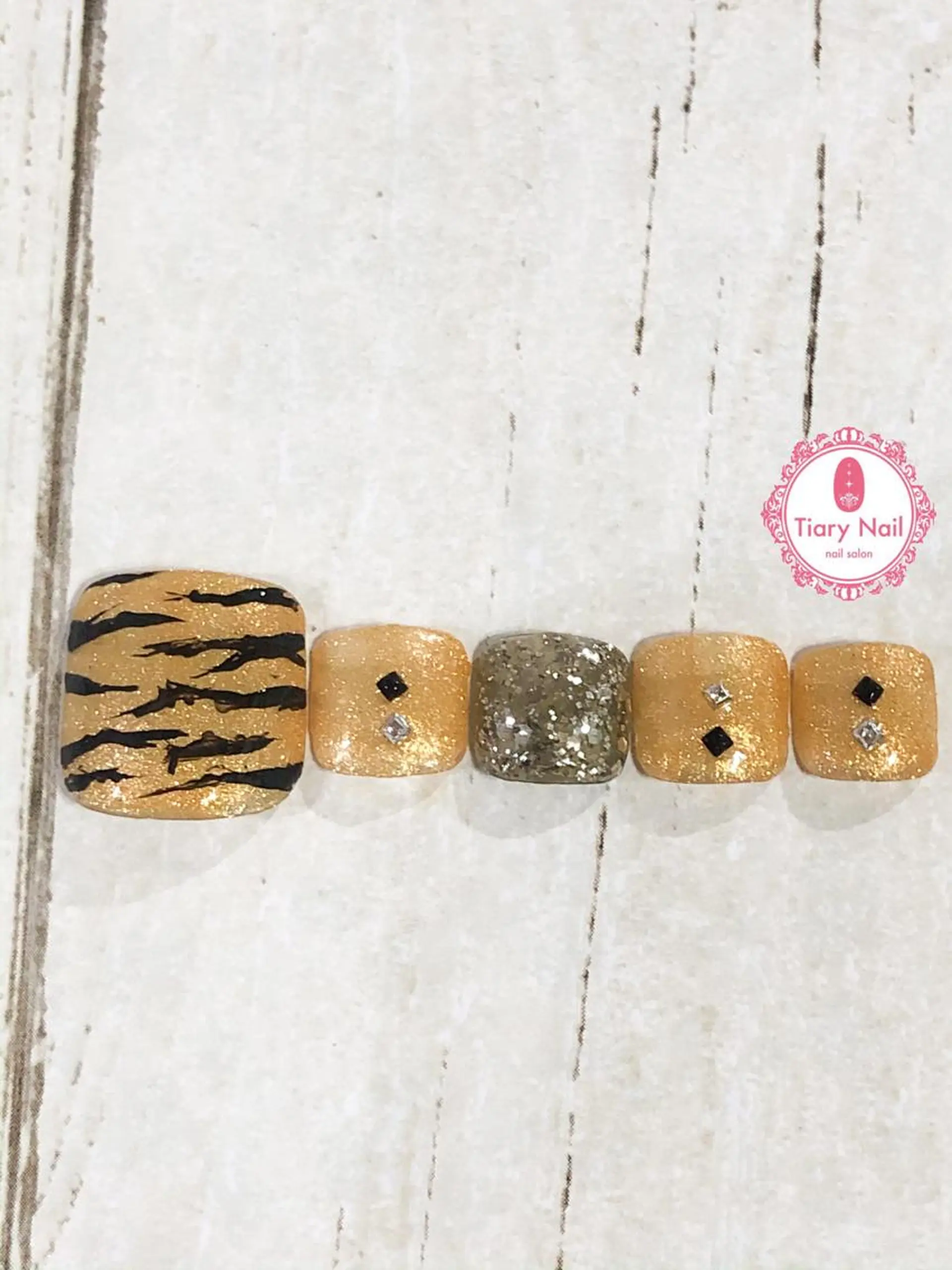 ネイル tiarynail K K🐼のネイルデザイン