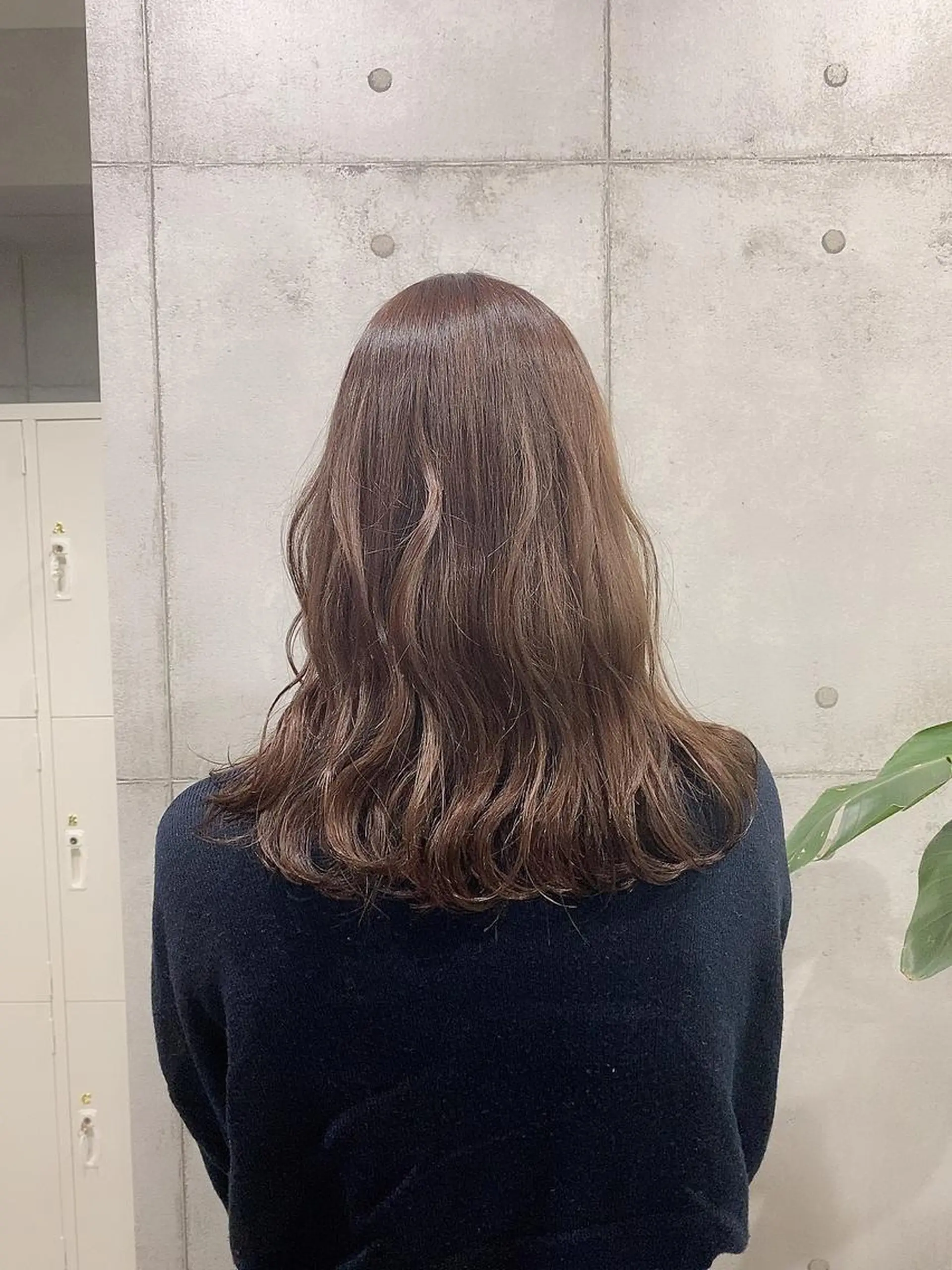 ミディアム カラー newi赤羽 HINATAのヘアスタイル