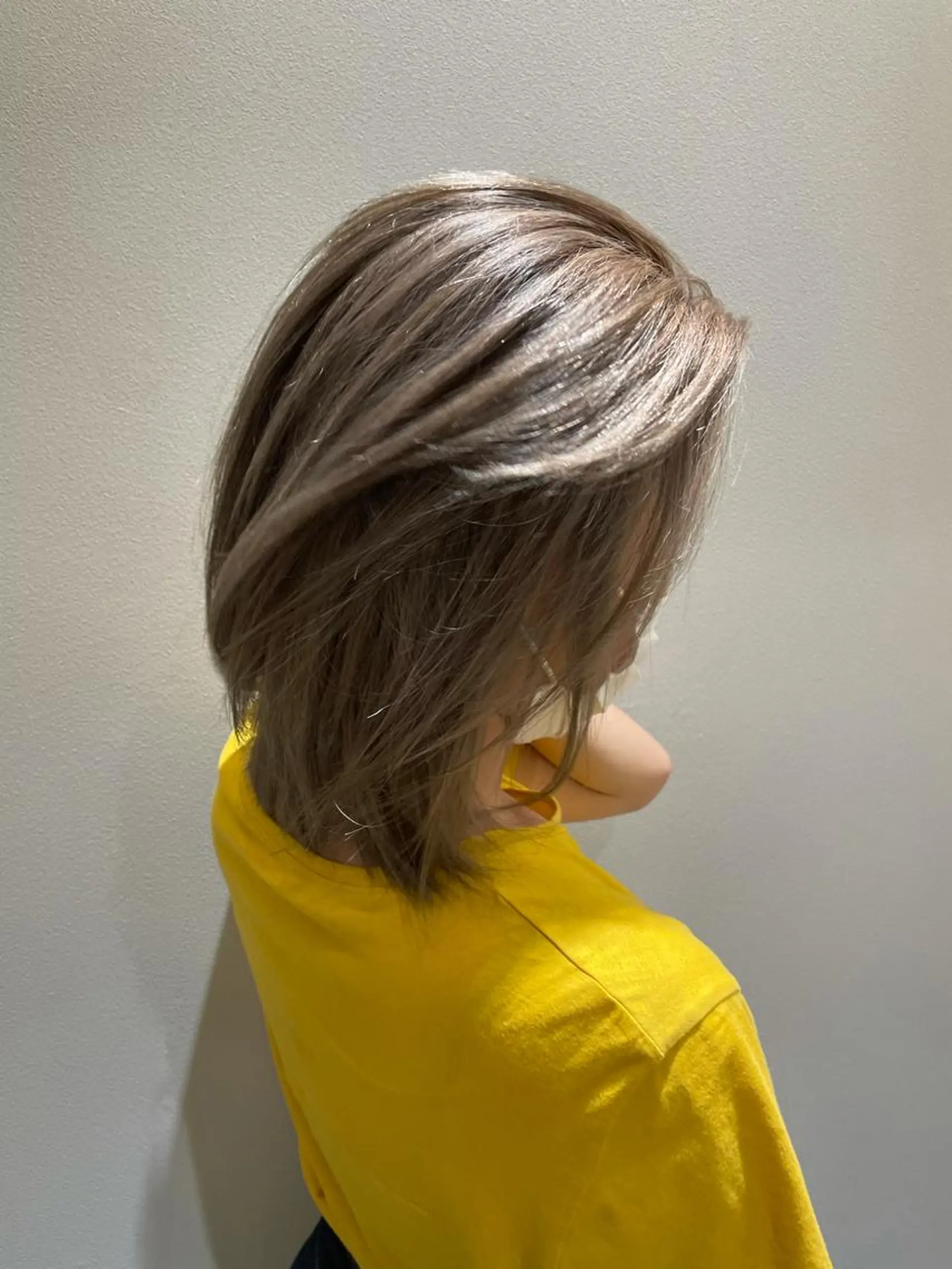 ミディアム カラー グレージュ ハイトーンカラー 銀座／柔らかベージュ ／骨格診断／三井遥叶のヘアスタイル