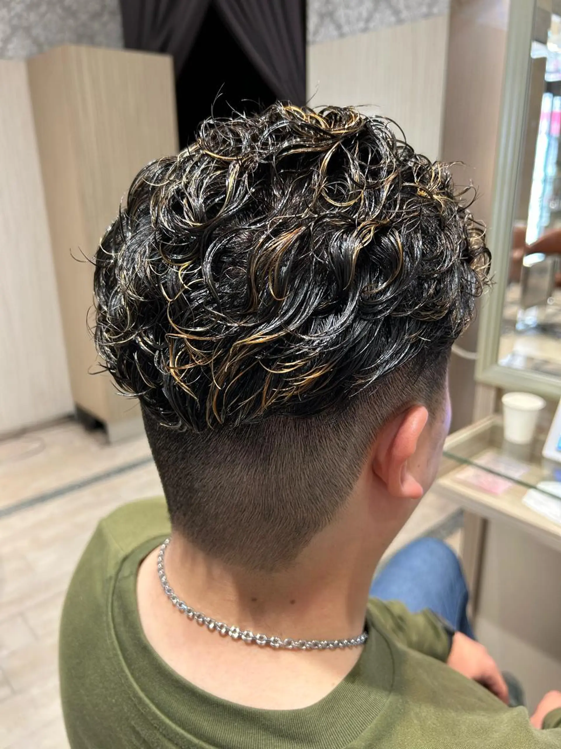 ショート メンズ カット パーマ 一戸 拓斗のヘアスタイル