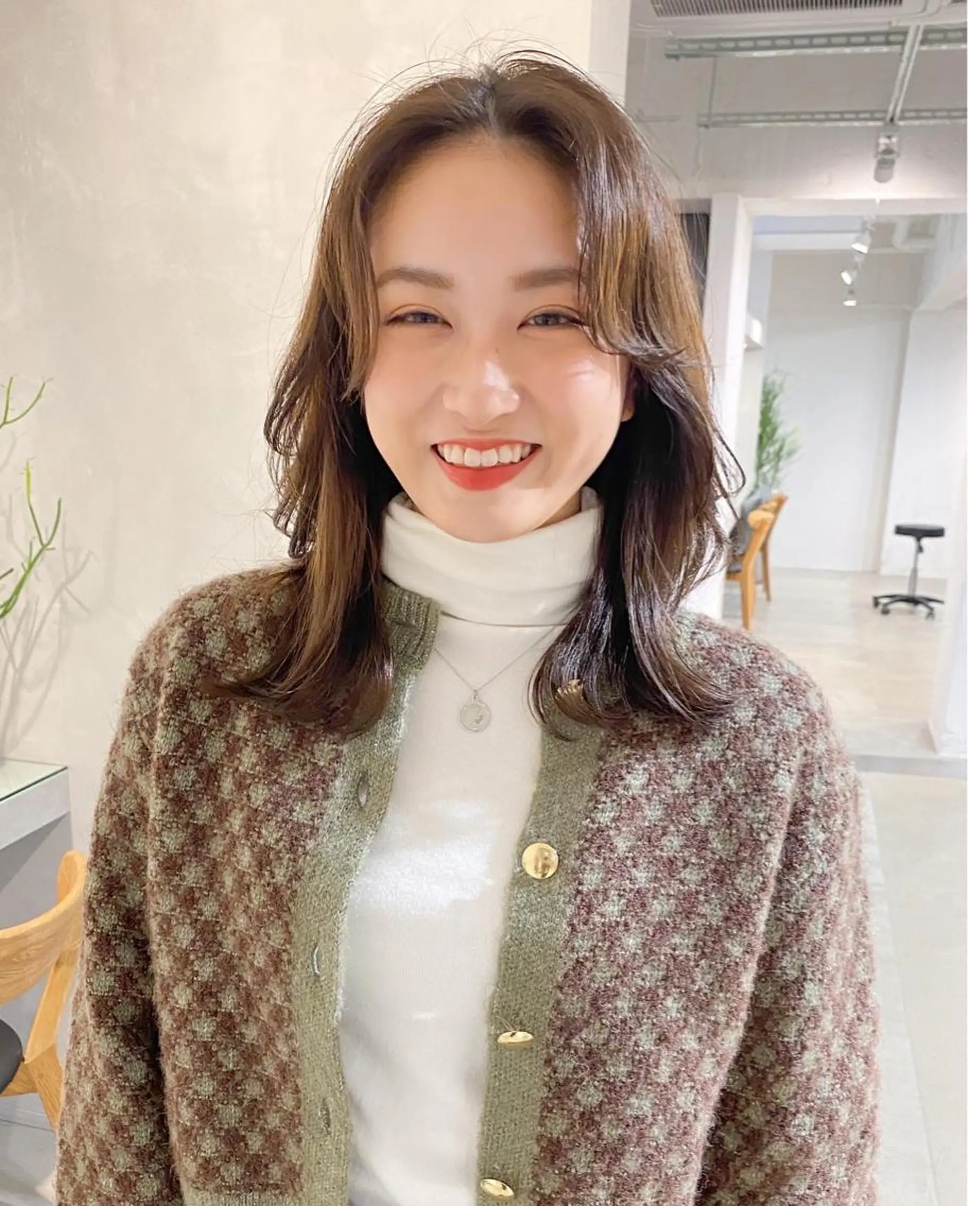 ミディアム パーマ ミディアムパーマ くびれヘア 韓国風ヘア カット ヘアカラー パーマ トリートメント レイヤーカットのプロ 大人ヘア宮森貴志のヘアスタイル